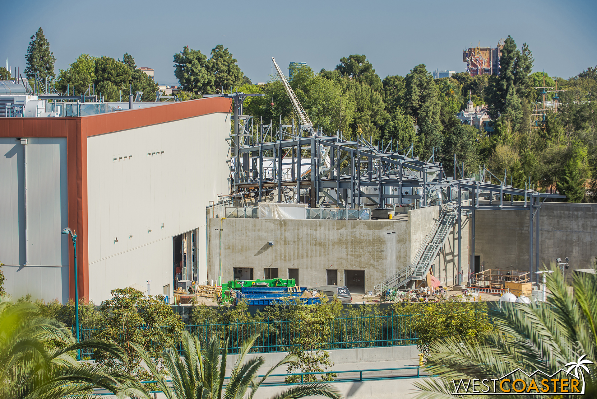  Steel continues to progress southward along the First Order building. 