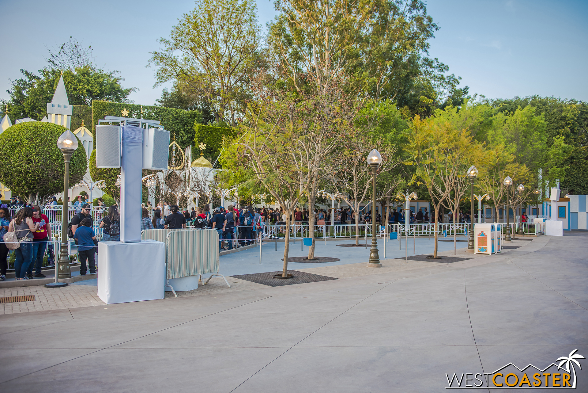  An a new extended queue tucked away out of the main pathway. 