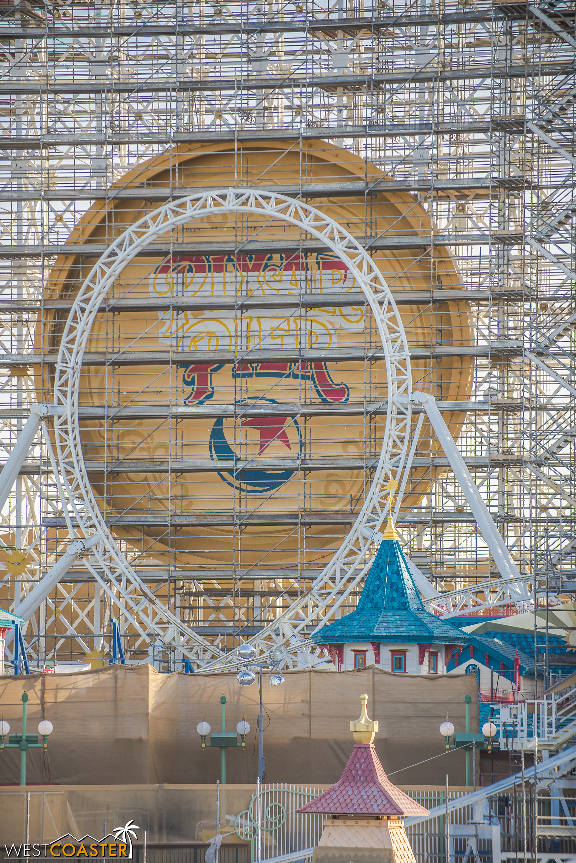  A new graphic has appeared behind the loop of the roller coaster. 