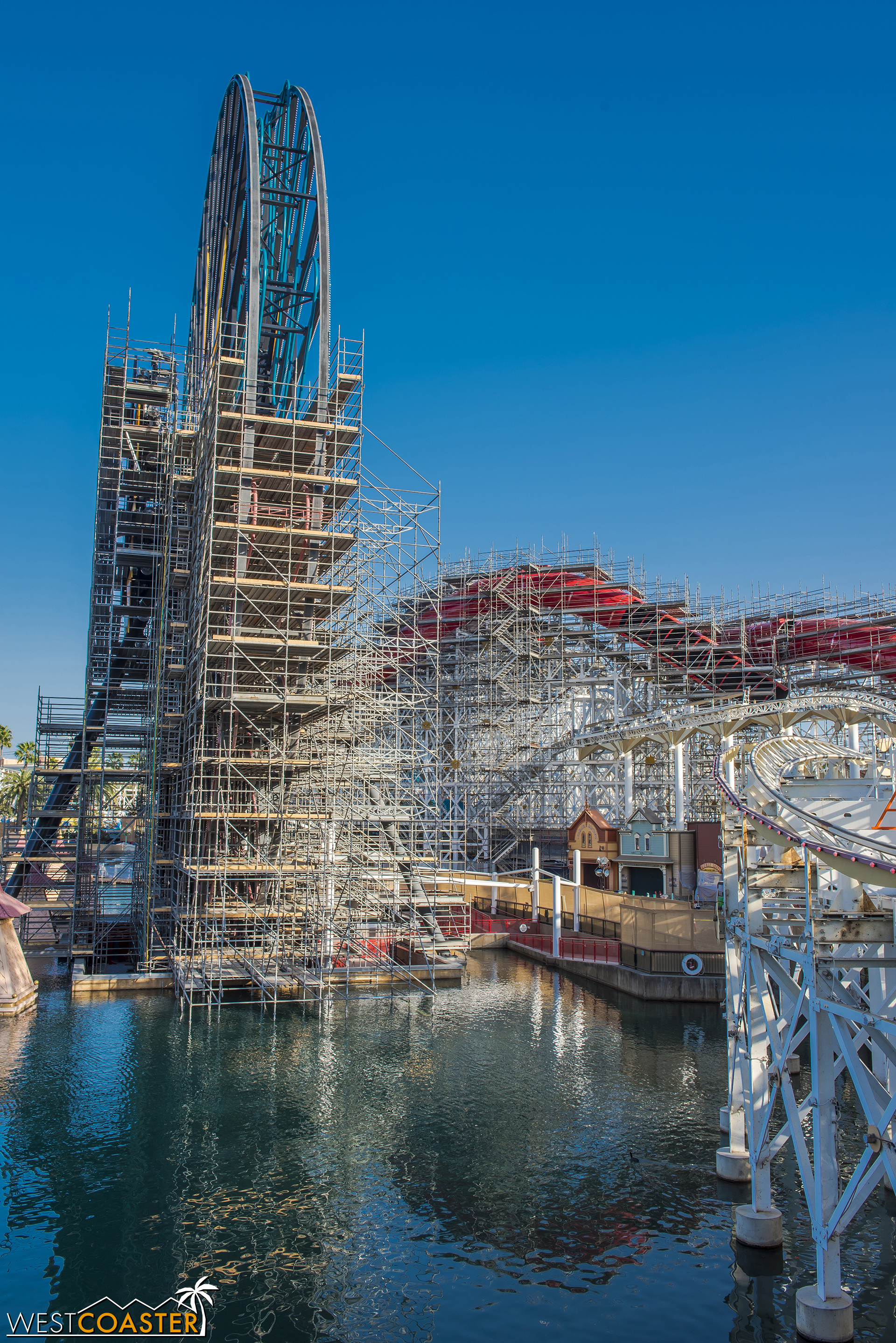  It's a smart way to only have to build half the scaffolding: take advantage of how a stationary wheel works! 