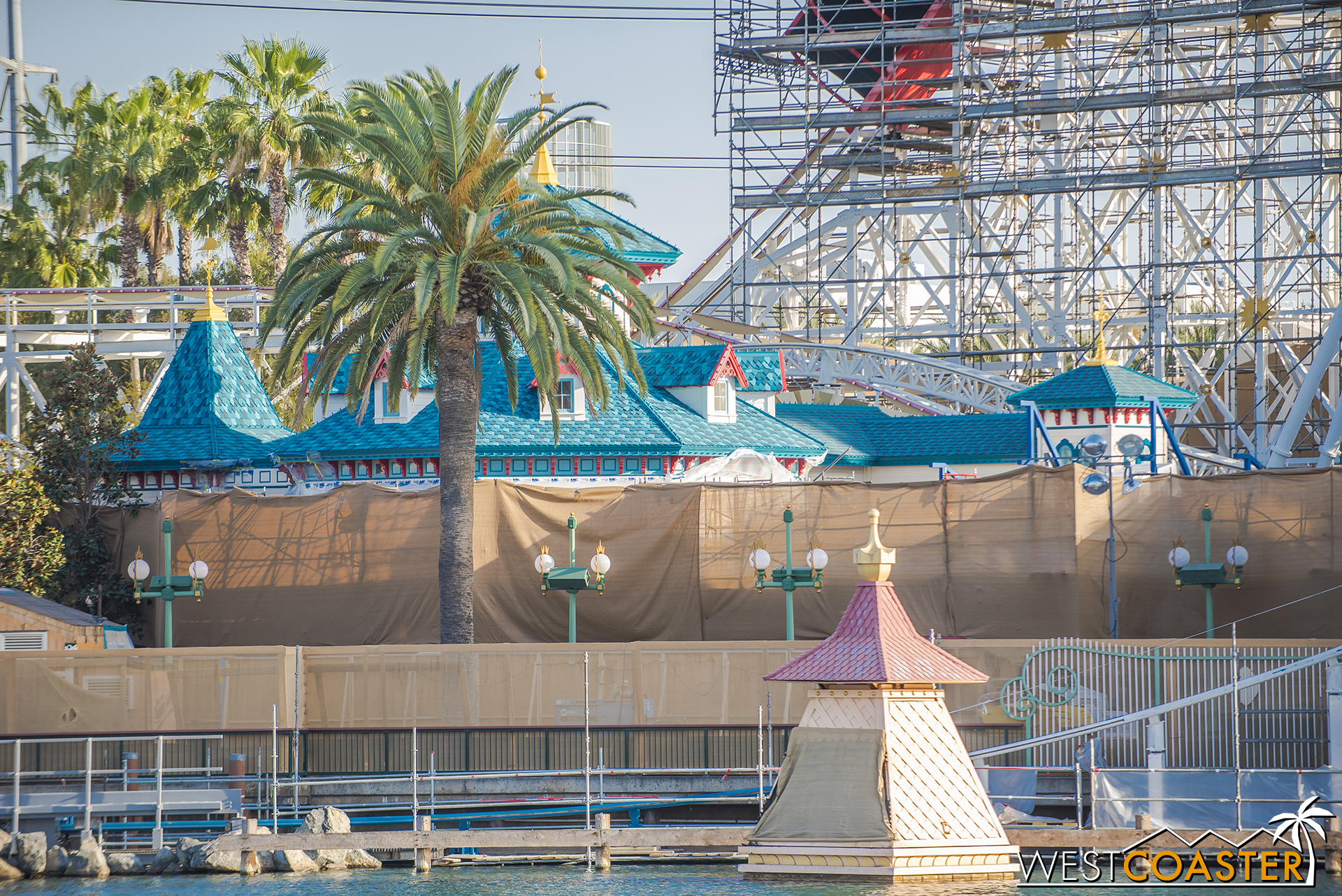  A better lit peek at the new Toy Story Midway Mania building color schemes.&nbsp; I do love this. 