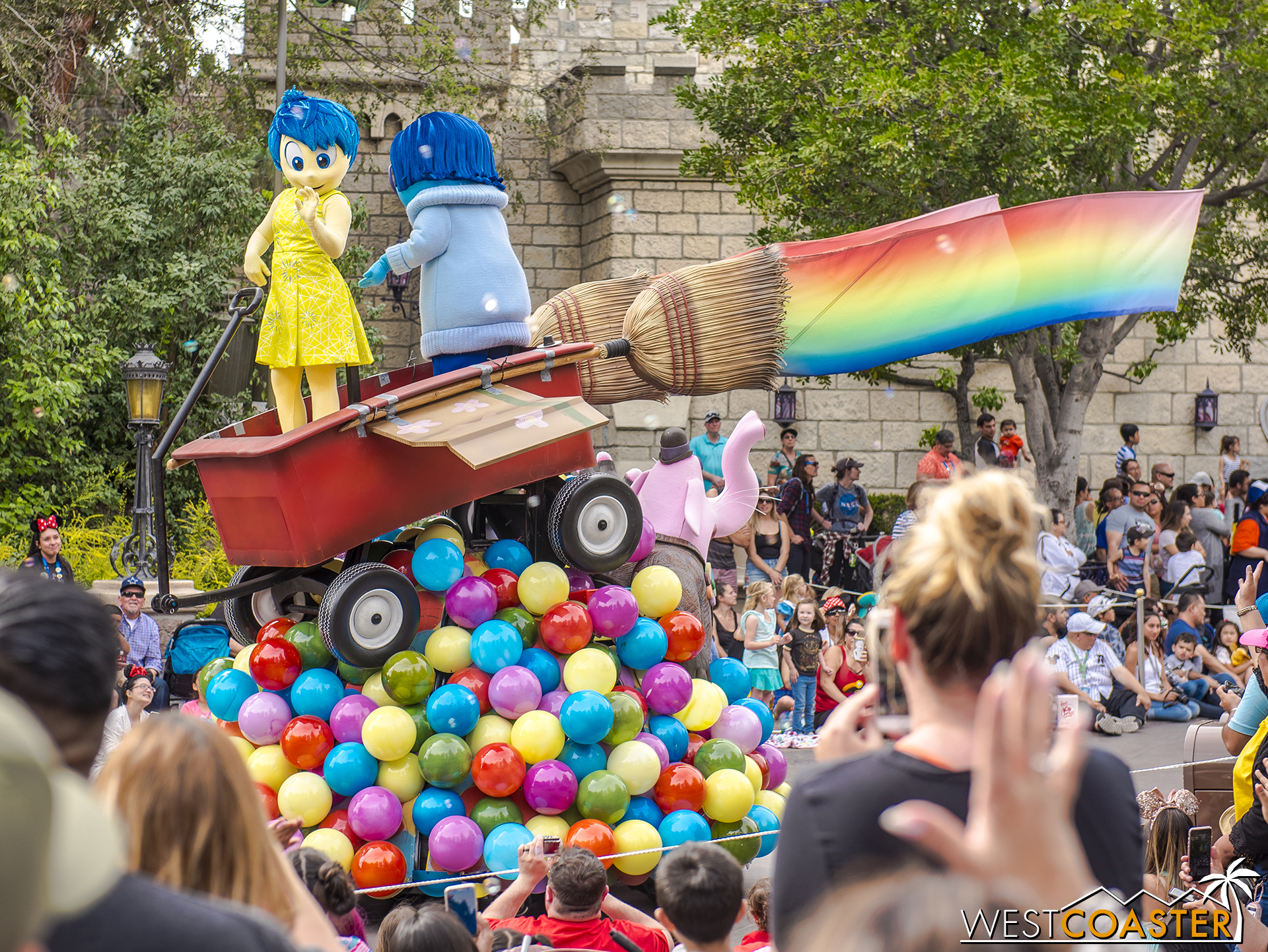  The Pixar Play Parade has a  Inside Out  float (pictured) and a new  Up  float (not pictured and sometimes broken… already…). 