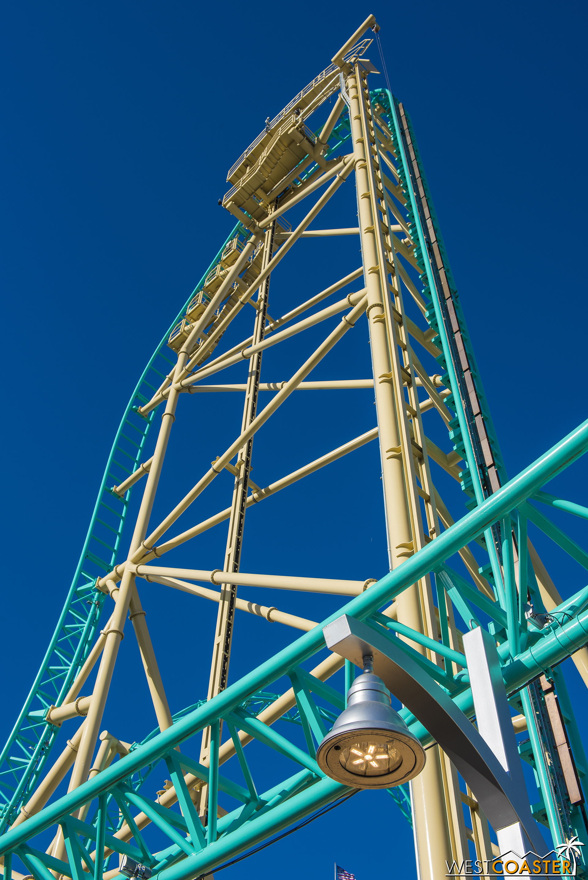  Here are a bunch of miscellaneous coaster angles, because I can’t help taking photos every time.  It’s very pretty! 