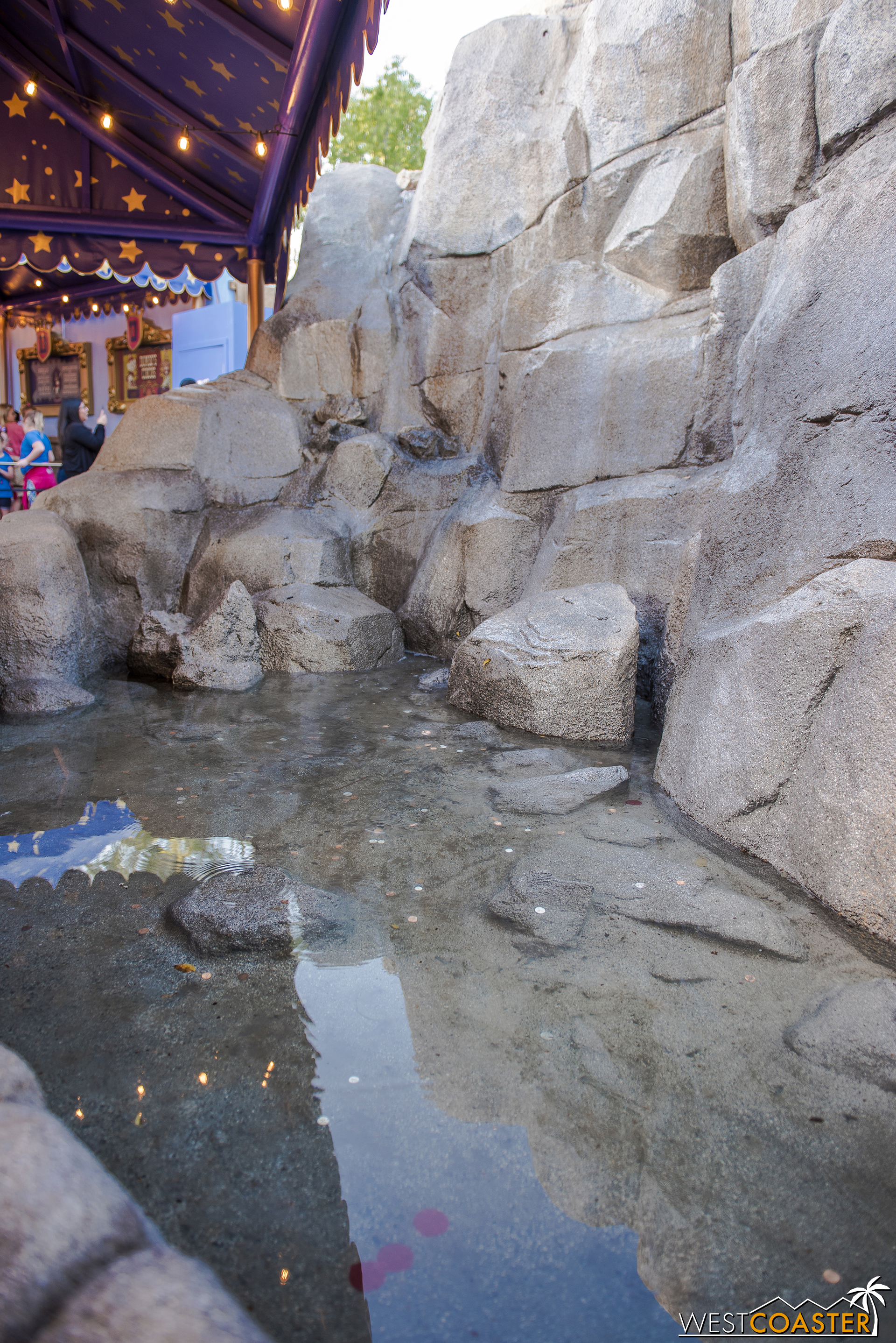And a coin fountain by the entrance.