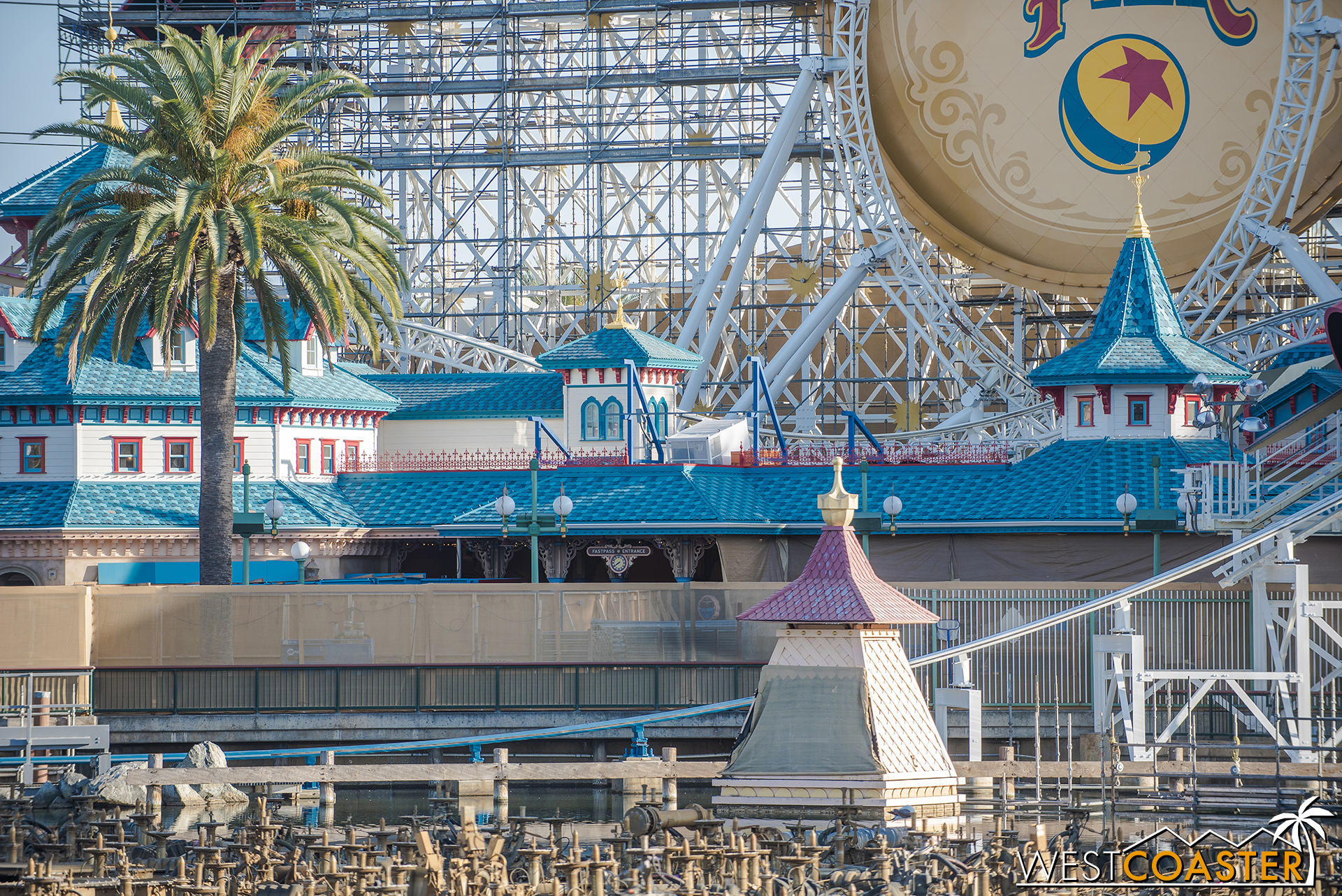 The scaffolding around Toy Story Midway Mania is mostly down now. I think the building and colors look quite nice here.