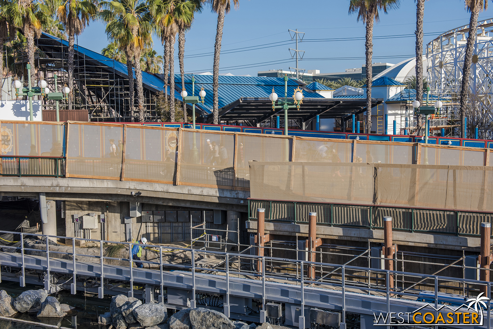  Back to that Incredicoaster station… 