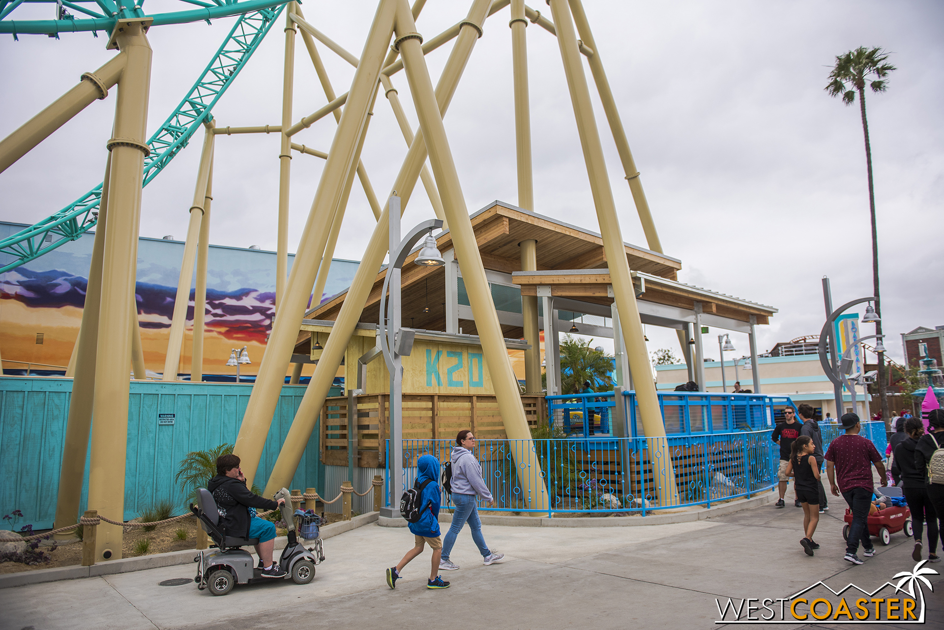  A closer view at the station.  The ride dispatch booth is done in the style of a lifeguard tower. 