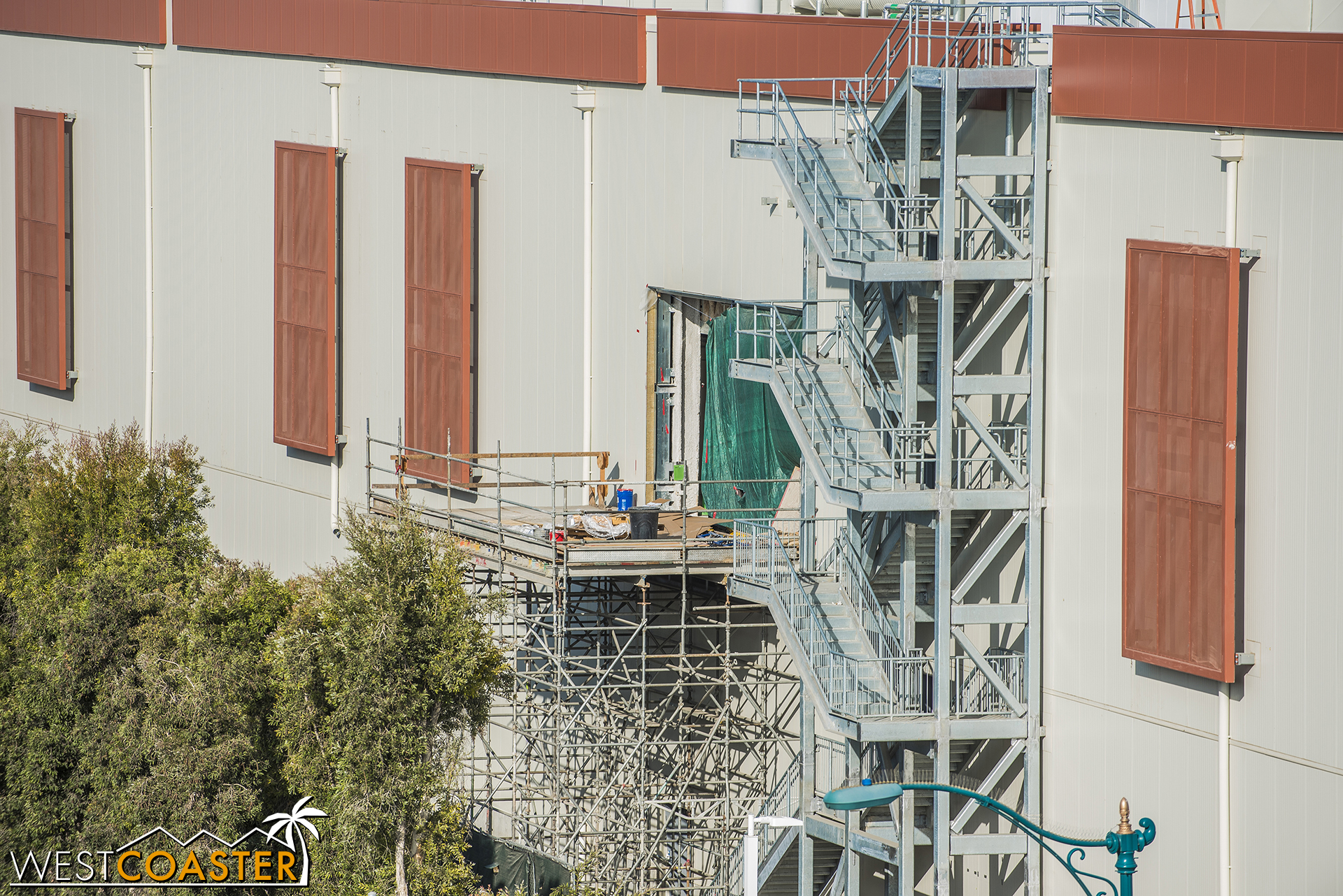  Construction of the First Order attraction continues inside, where we can see absolutely nothing… 