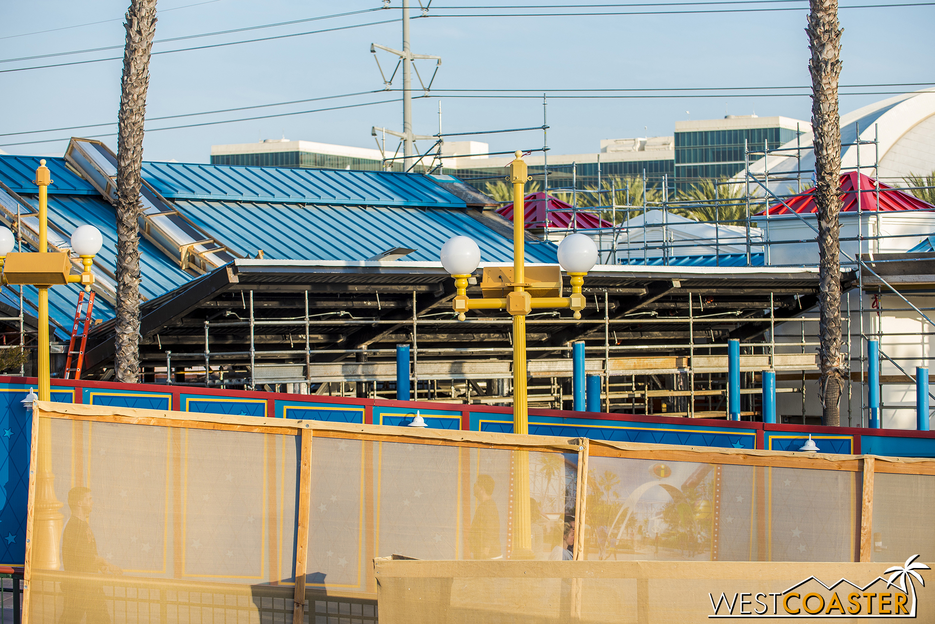 So while this looks nice, it goes against the Disney claim that Pixar Pier seeks to continue a thematic cohesion throughout the reimagining of the area.