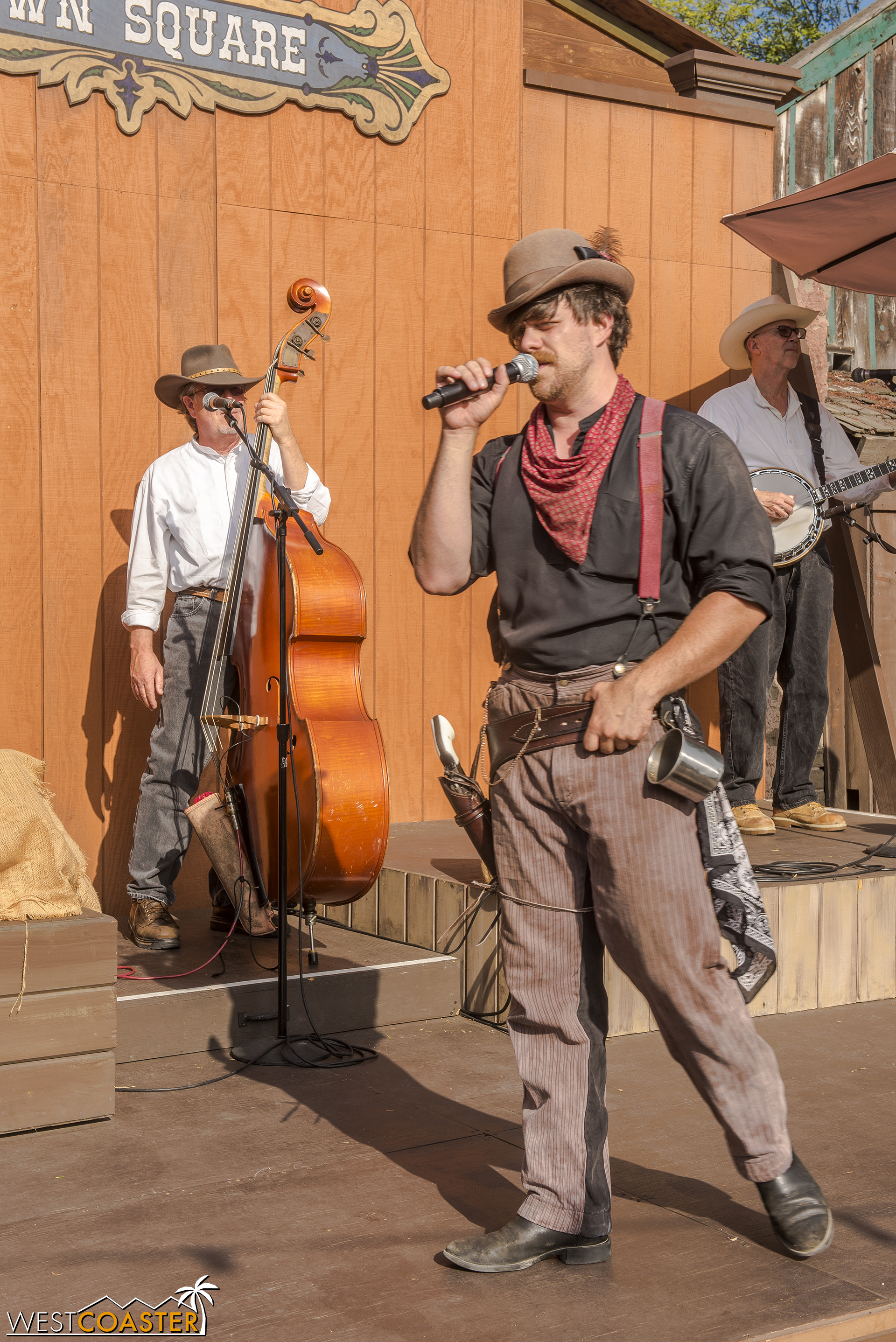Just as he did last year, Scruff explains how to do each of several dances that guests and actors partake in for the hoedown.