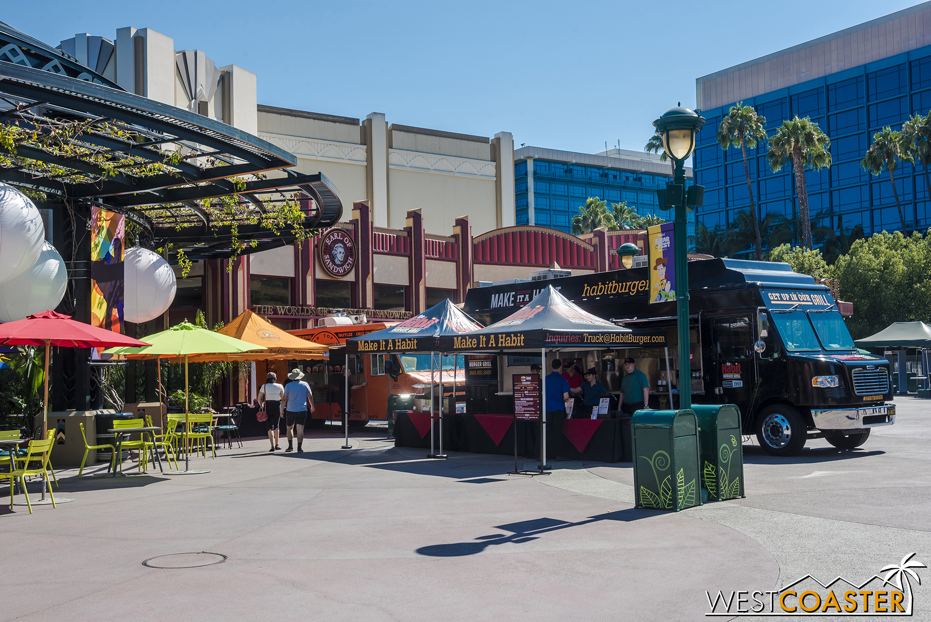  They’ve set up a bunch of food trucks over by the old AMC Theaters in an attempt to liven this now-closed-off part of Downtown Disney. 