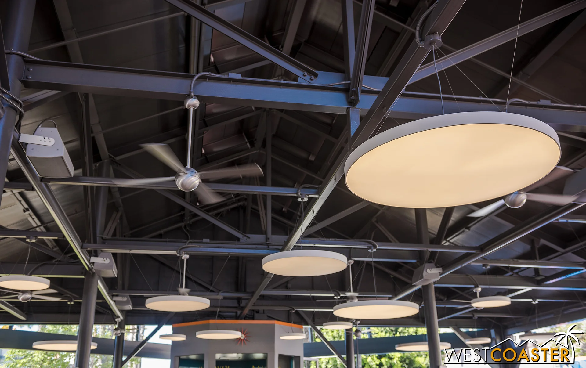 As do these disc fixtures. Modern yet retro at the same time. I really like them.