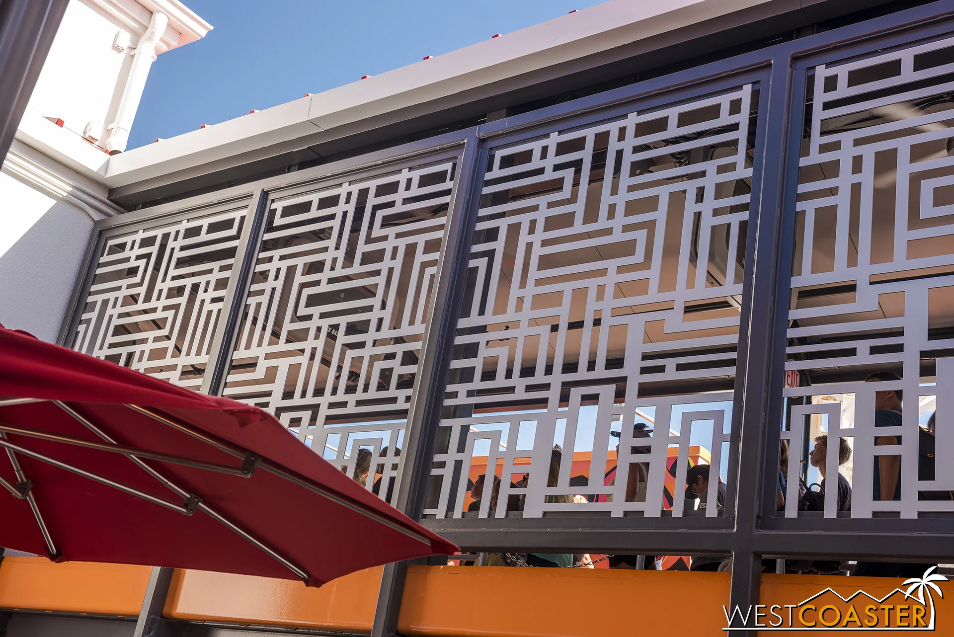 I love the patterning of this screen over the queue bridge.