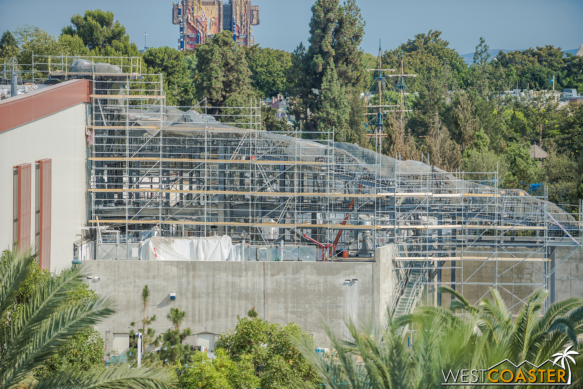  The rockwork on the Critter Country side is progressing.  All this wire mesh will be plastered to form fake rocks. 