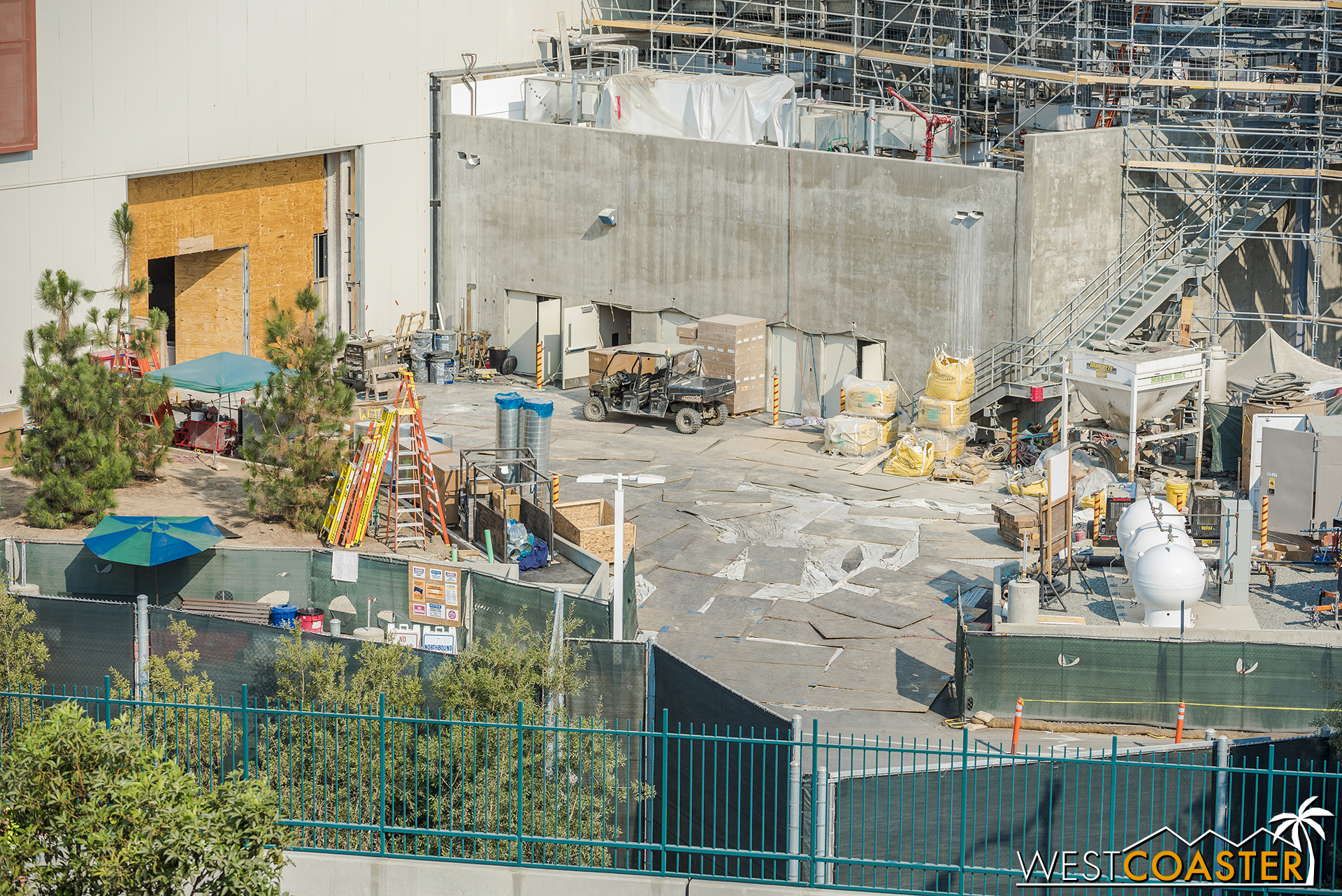  They continue to close up the giant opening into the First Order ride building. 