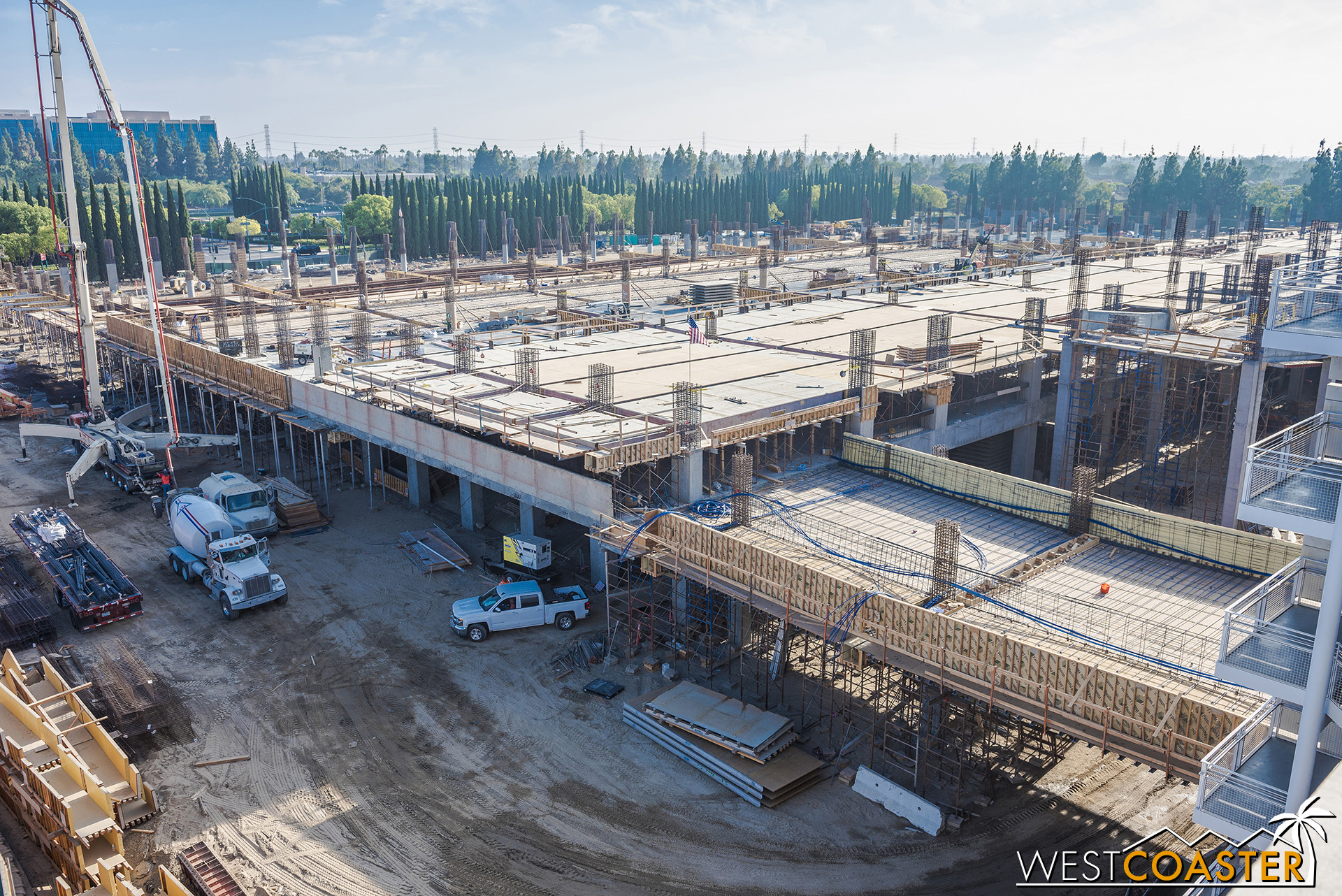  The formwork and rebar for the floors are going up fast! 