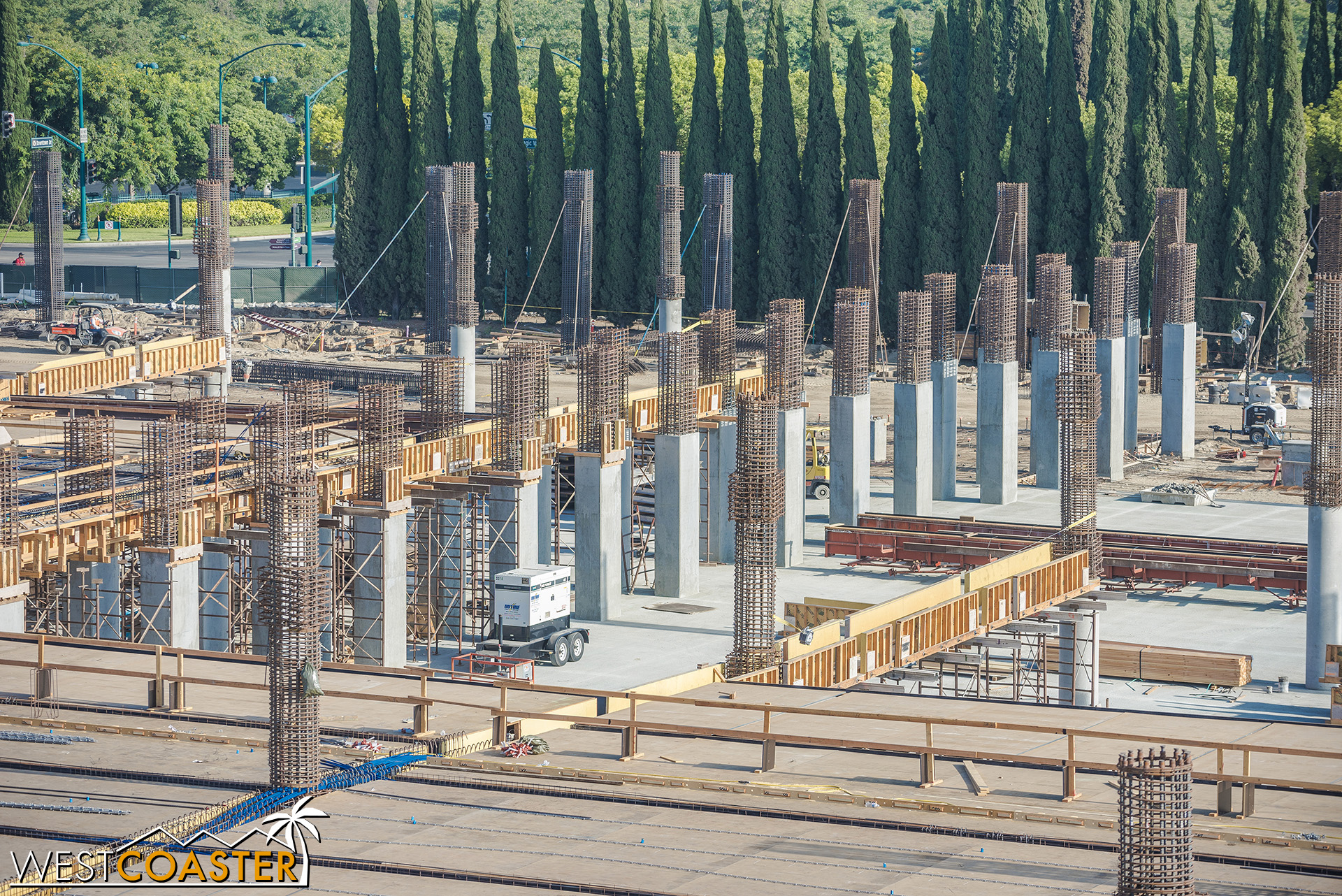  The double row of columns continuing.  I couldn’t see any opening for a series of exit ramps like there currently are in the existing structure, but the connecting bridges now show us why. 