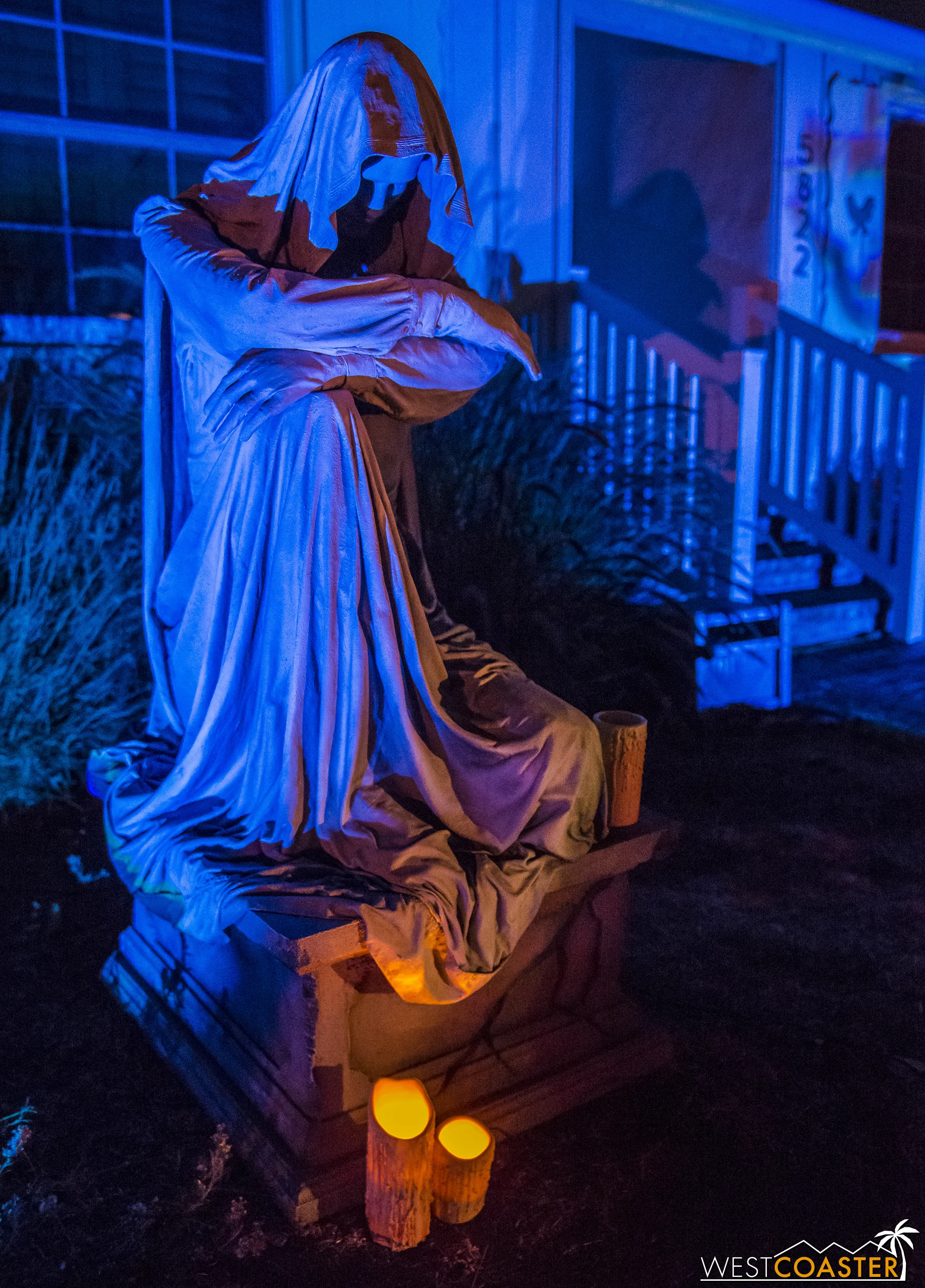 VanOaks Cemetery is a yard display, not a haunt, but the detail and craftsmanship are superb, and literally everything here is custom and personally fabricated, not store-bought!