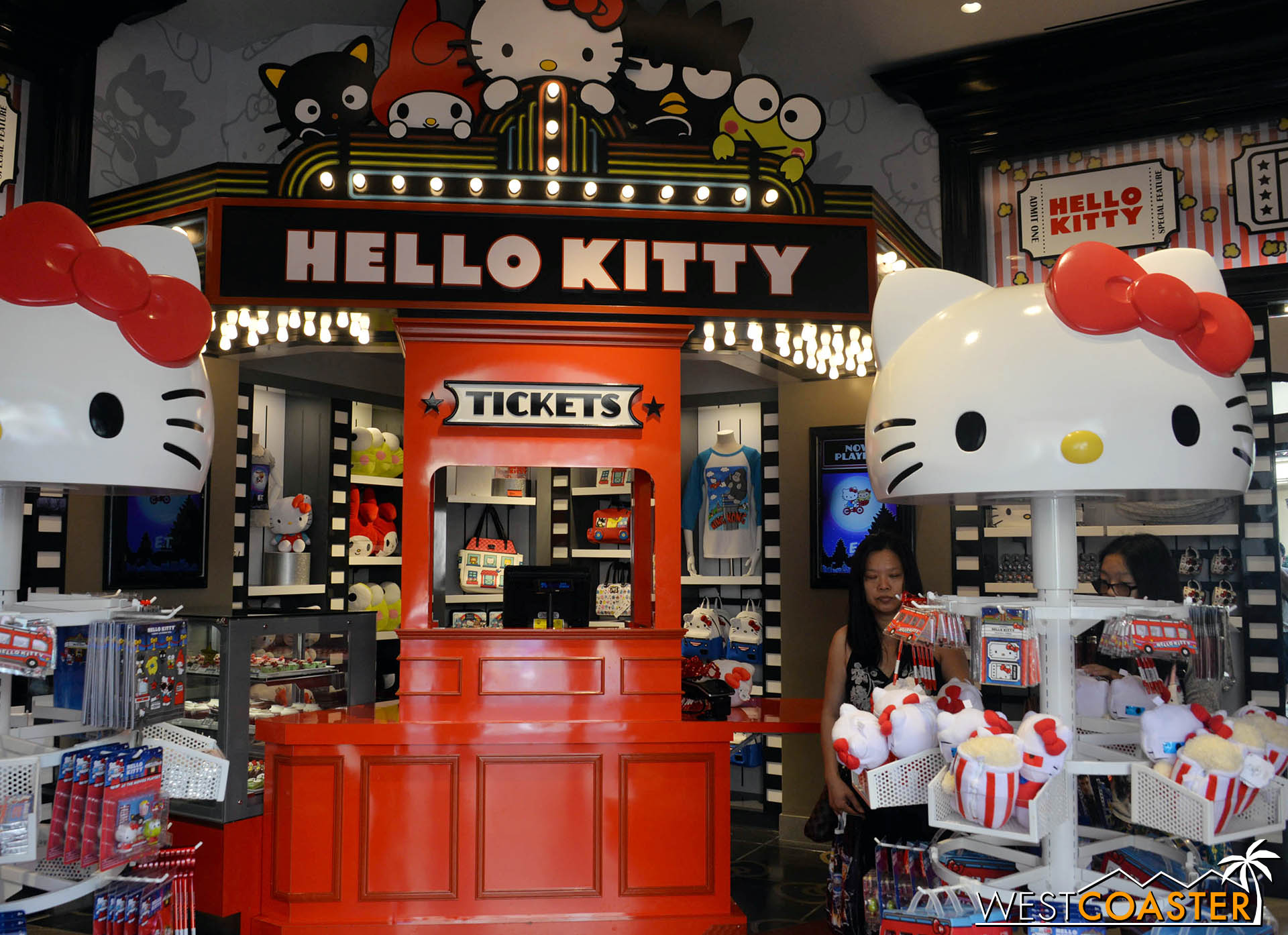 Hello Kitty Goes (Universal Studios) Hollywood! : EndorExpress