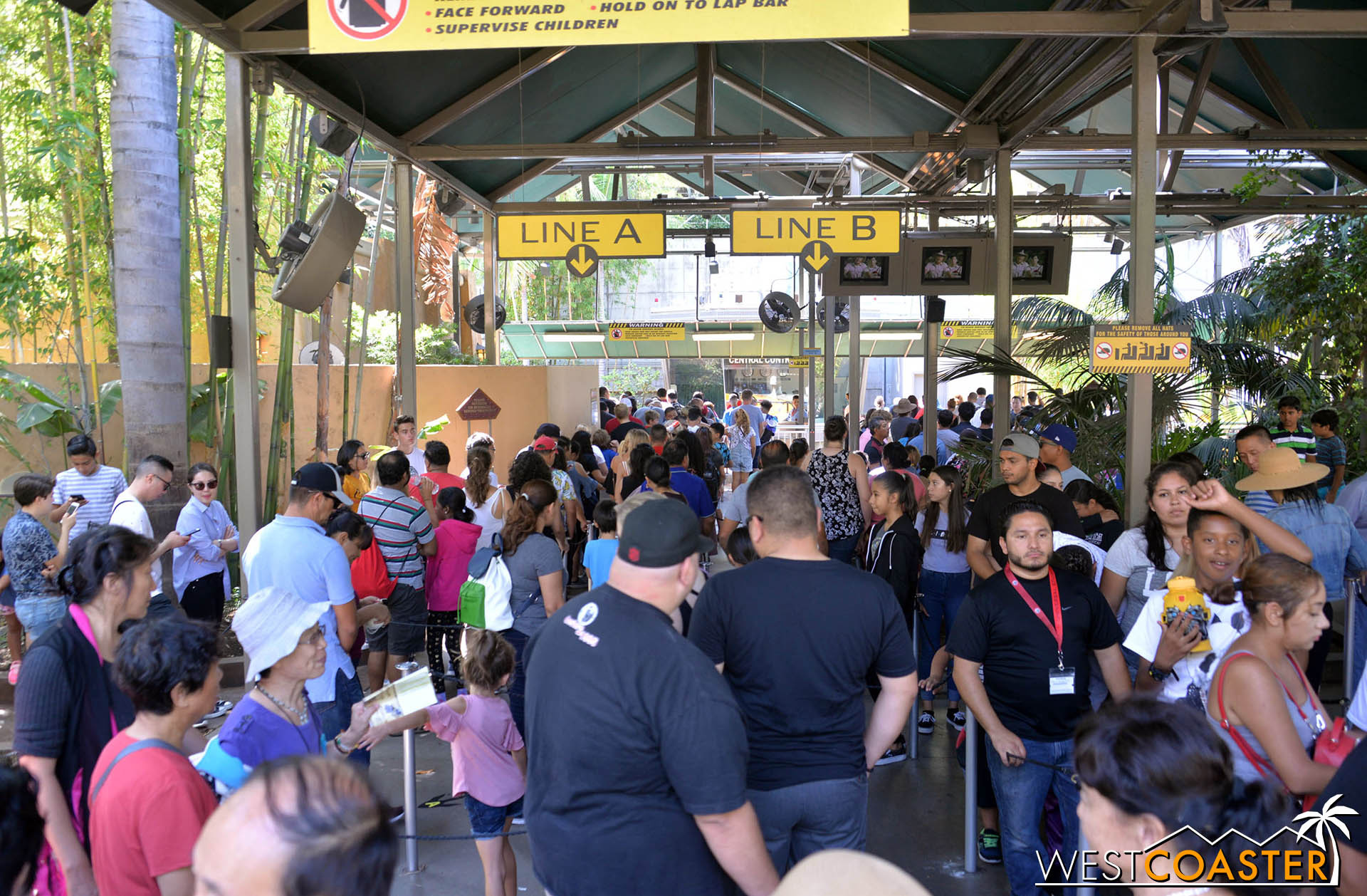 There were a fair amount of people in line on this final day. 