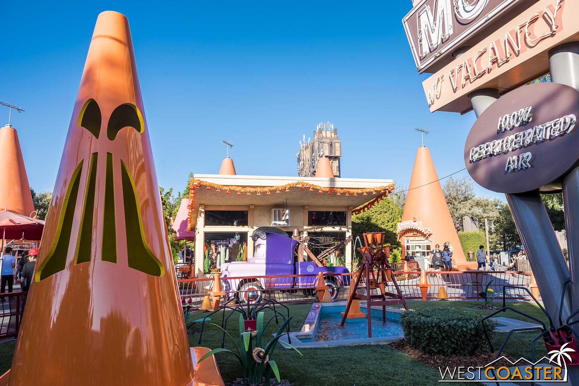  The Cozy Cone has gotten ghostly. 
