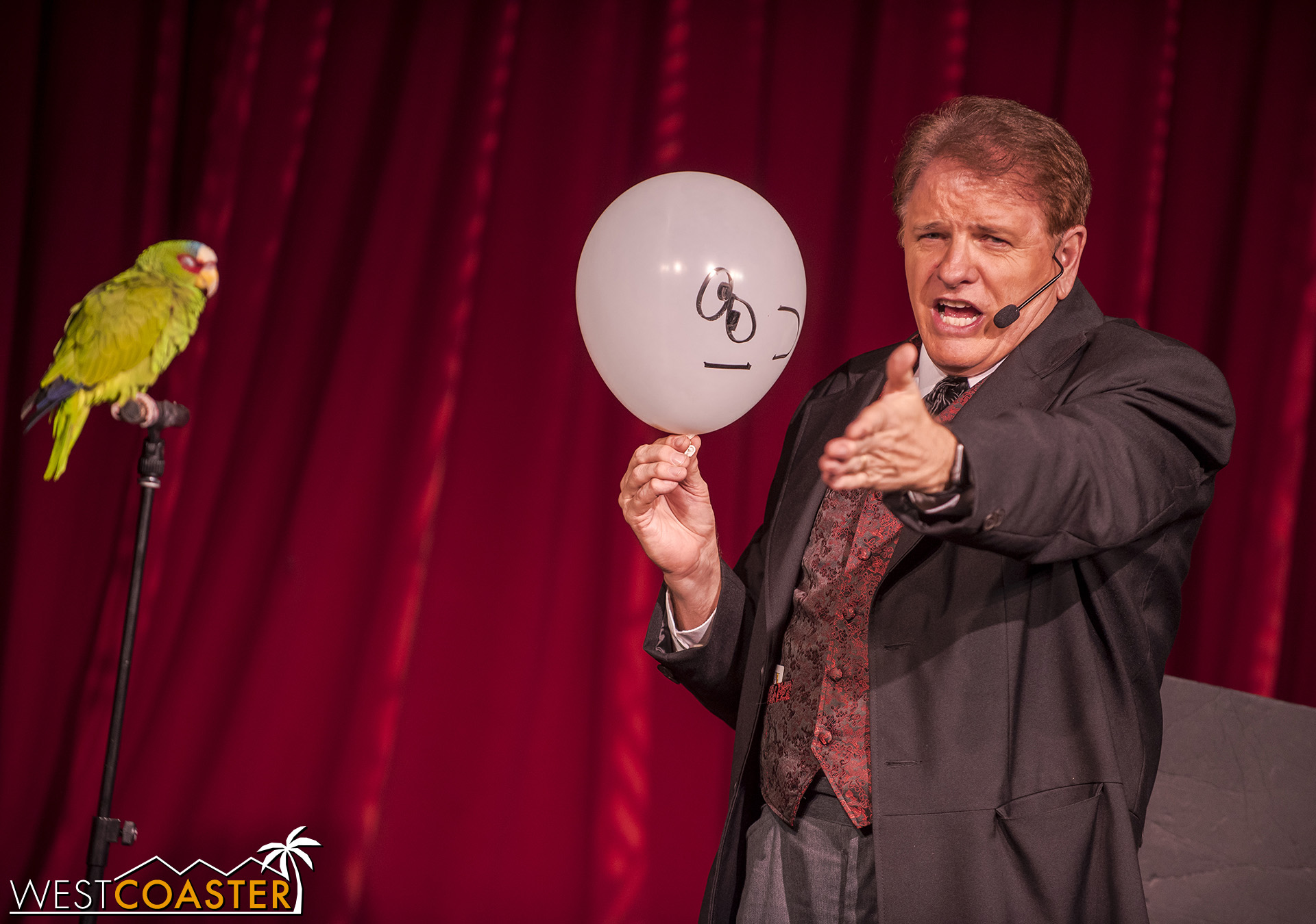 Dana Daniels entertained audiences with his offbeat, self-deprecating, and sneakily astounding brand of magic and comedy.