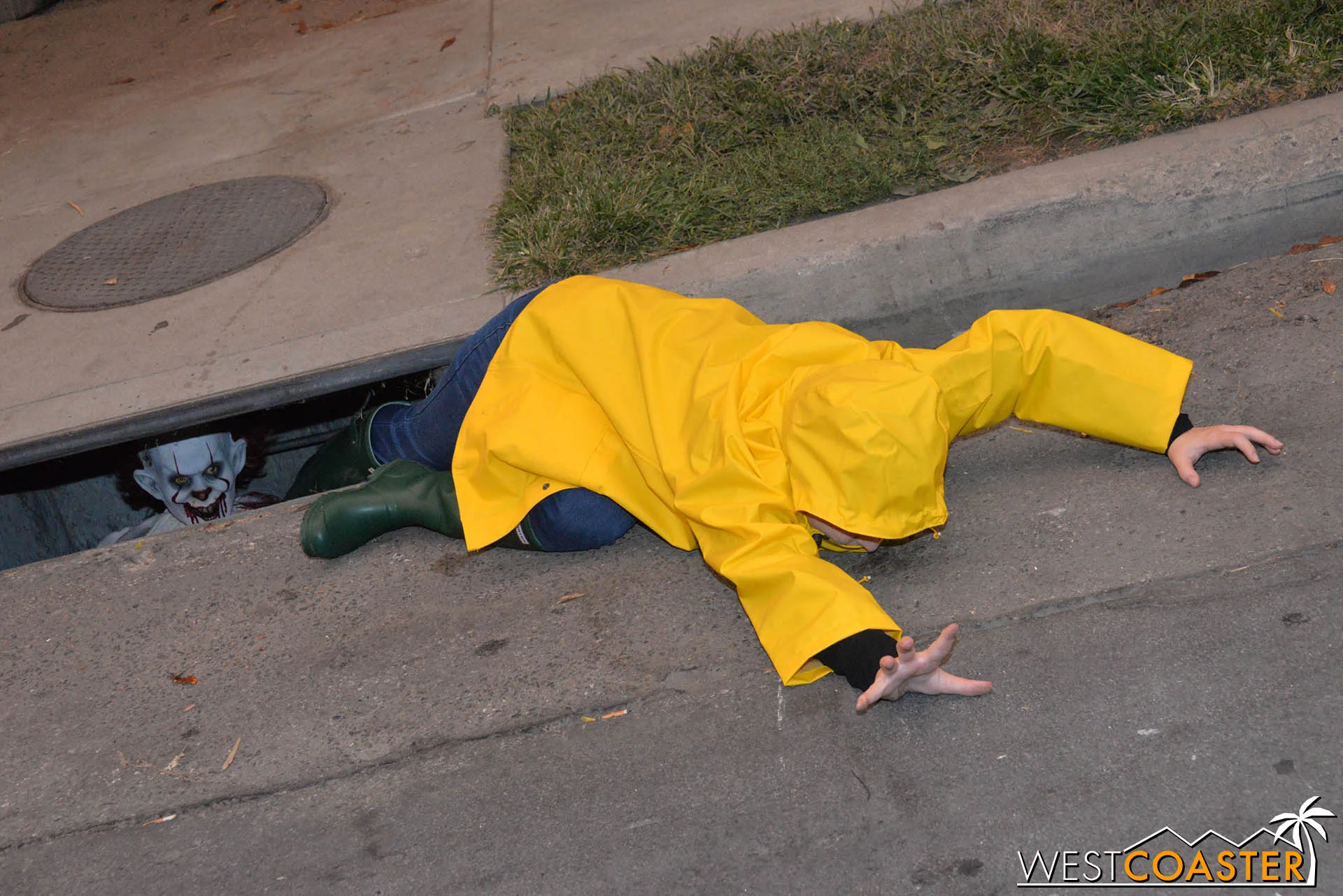 Watch out for sewers, Georgie!!