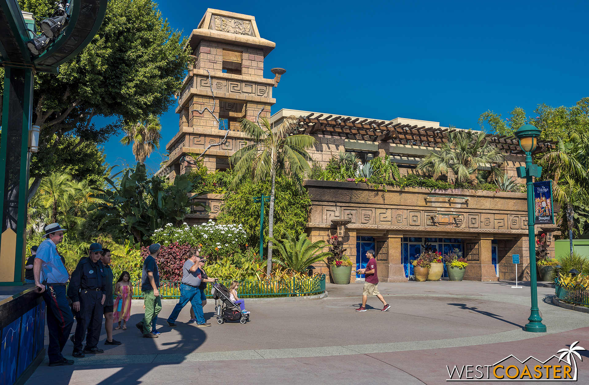  The empty Rainforest Cafe has expressed interest in returning to its old location. 