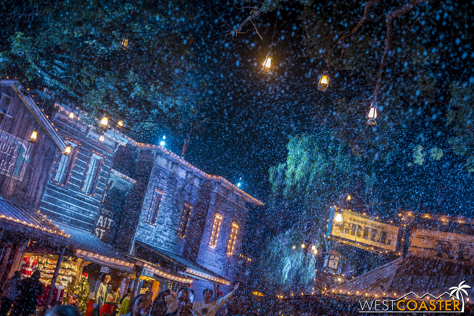 KBF-18_1122-I-SnowAndGlow-0000c.jpg