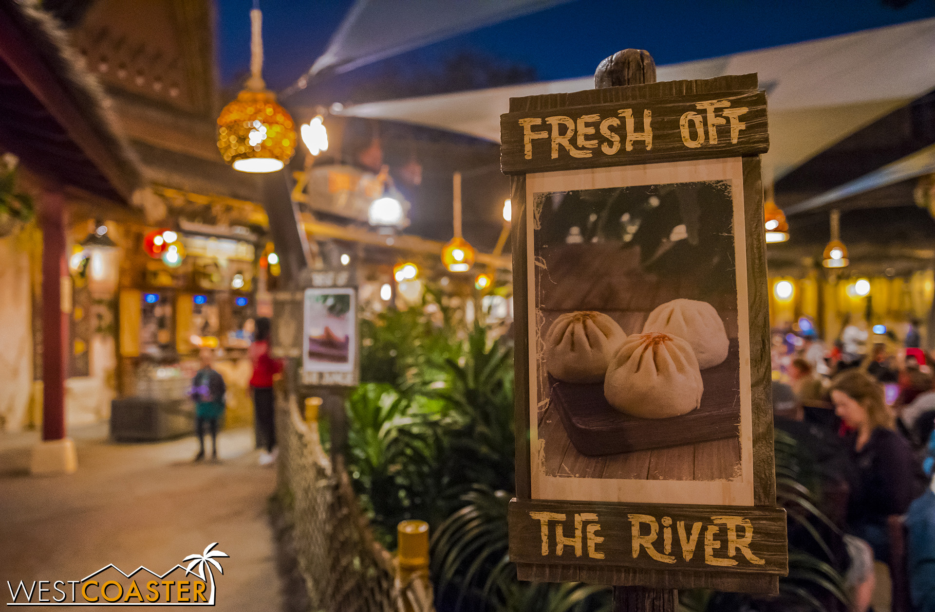  Heading into the food queue, guests are greeted by some signage promising delectable bites to be had. 