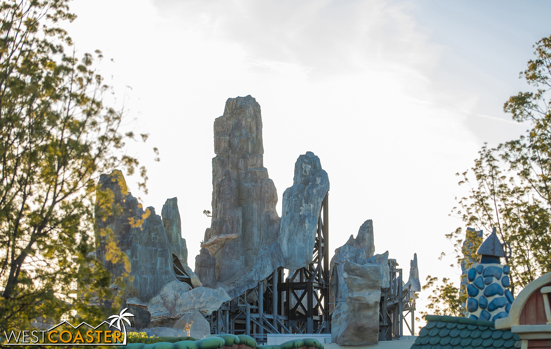  The ride vehicles for the main part of Rise of the Resistance will be trackless and radio-controlled, similar to Tokyo Disneyland’s Pooh’s Hunny Hunt or Walt Disney Studio’s Ratatouille ride. 