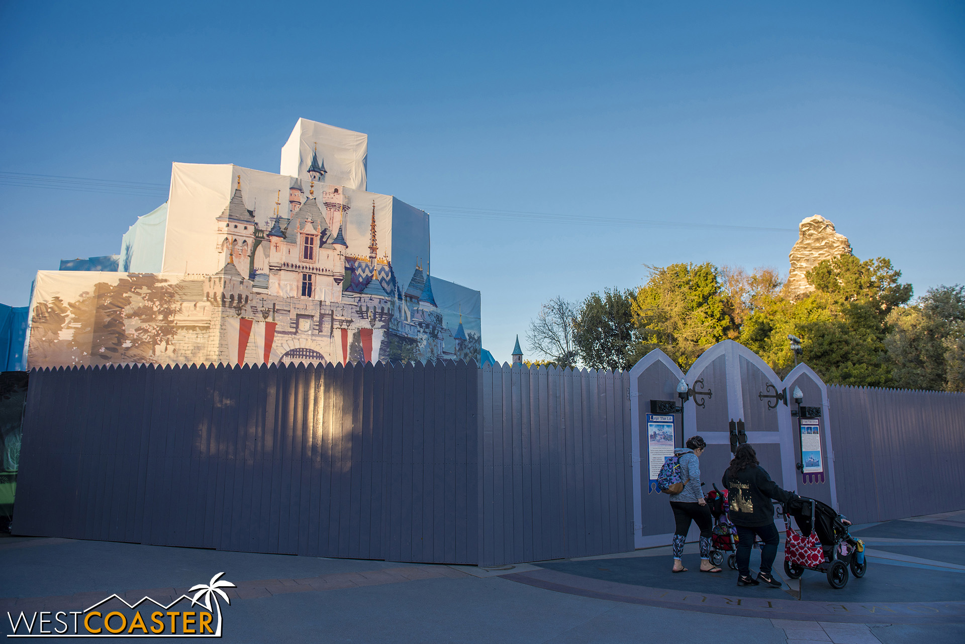  During the daytime, the pathway from Fantasy Faire to Fantasyland has been reserved for Bibbity Bobbity Boutique, so guests need to take the parade route between the Castle and the Matterhorn or the old Big Thunder Ranch passage. 