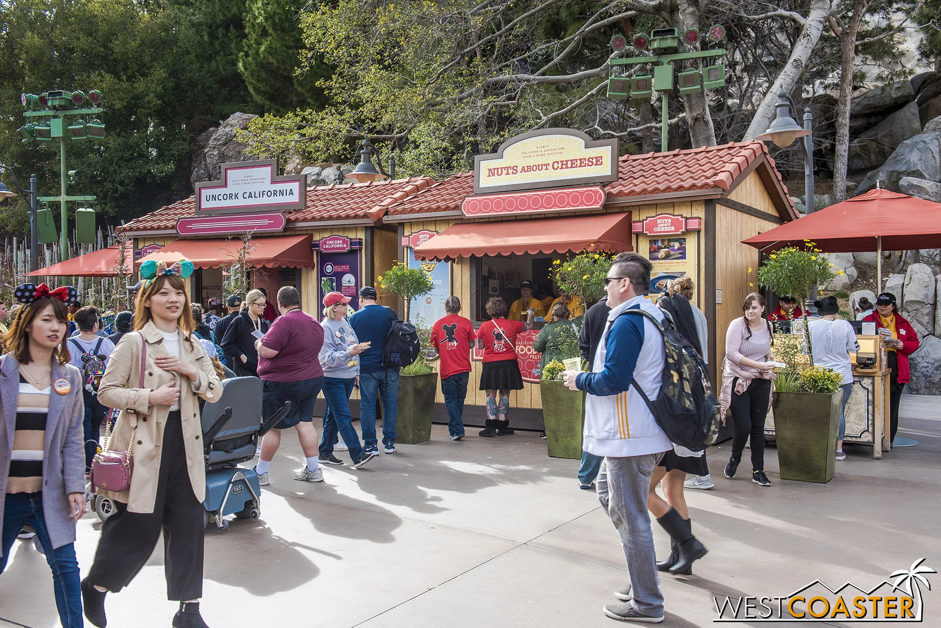 Lines can build up around lunch and dinner time, and food will run out from time to time. Expect this going into the event.