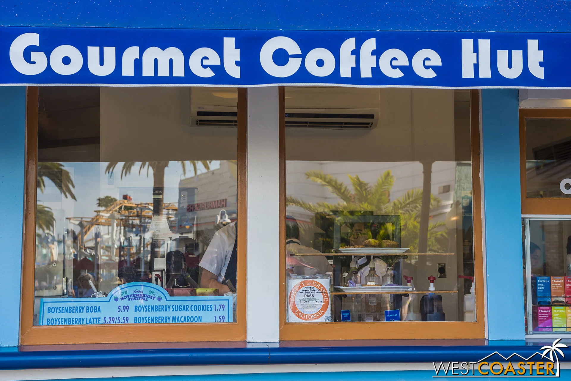  More sweets here… Boysenberry Boba, Latte, Sugar Cookies, and Macarons! 