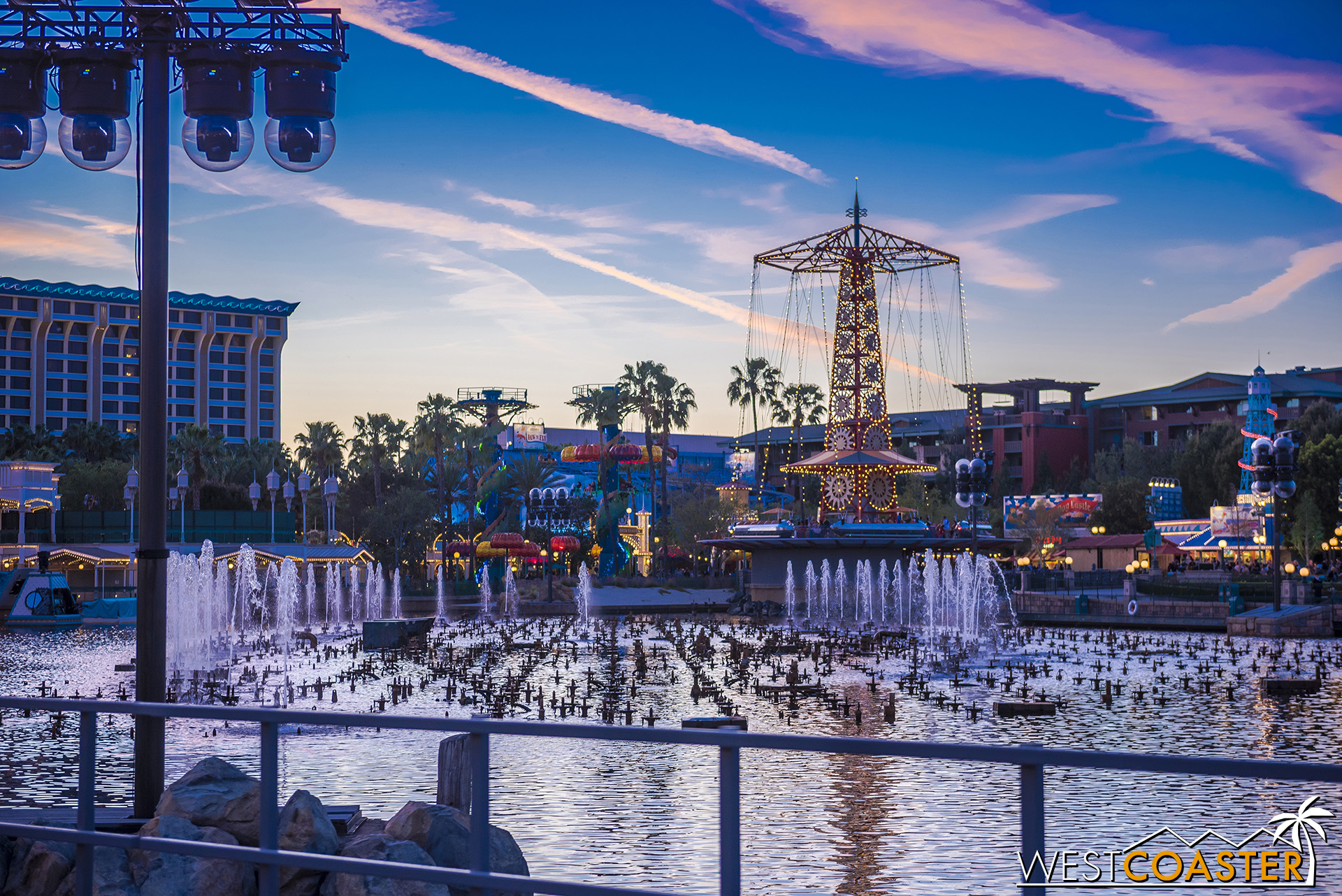  Anyway, the World of Color fountains have been fixed since they went down last year. 