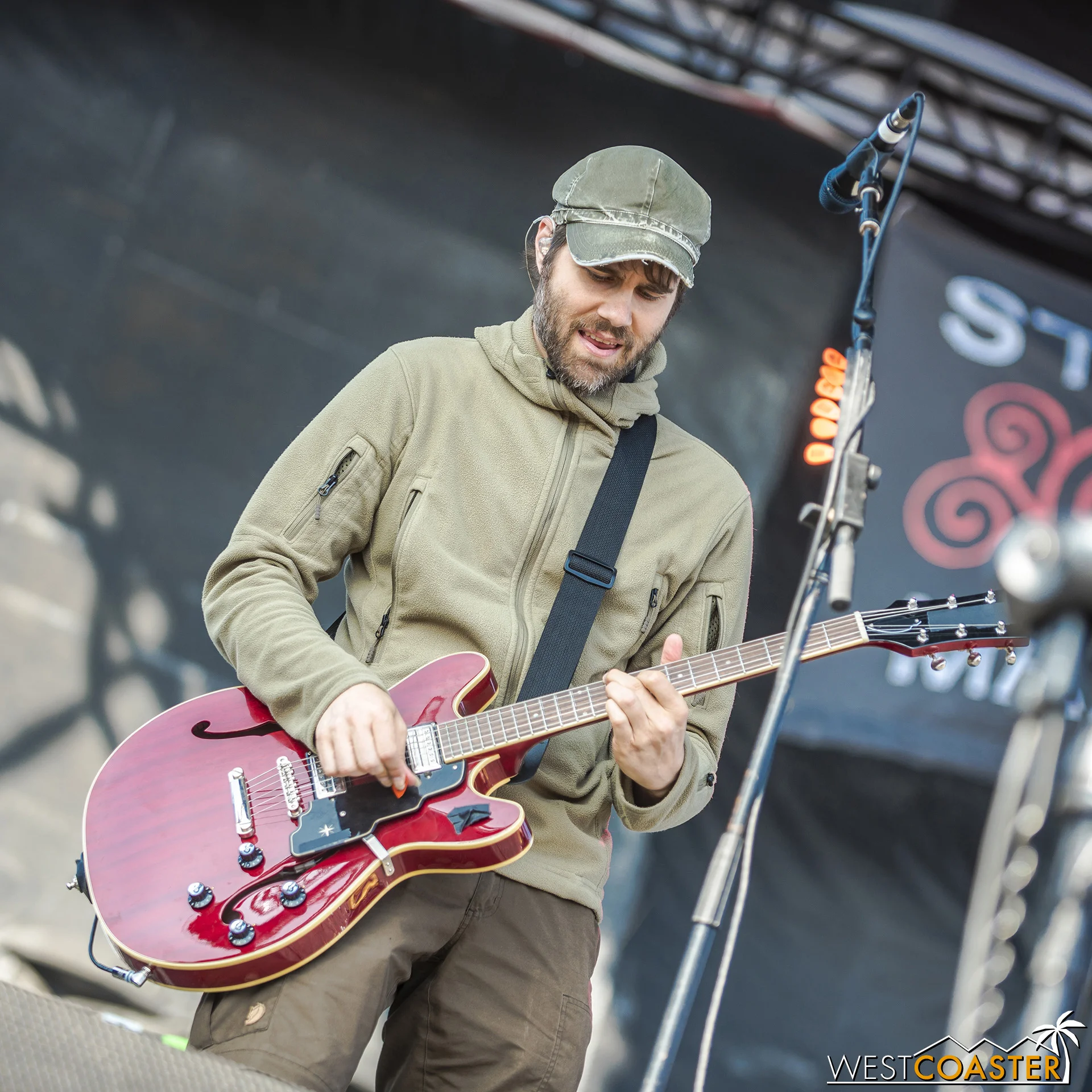 Tomas Kalnoky of the Streetlight Manifesto.