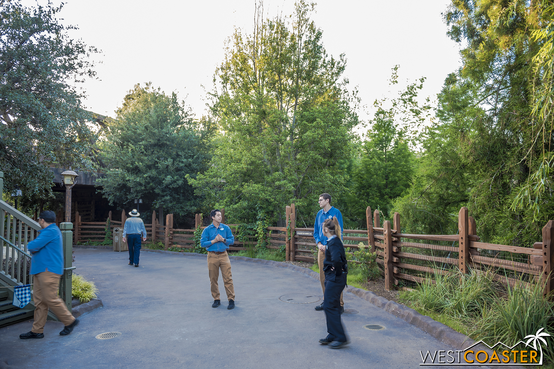  I was asked to not take pictures through the portal into Galaxy’s Edge on the Critter Country entrance, because I’d be able to see some foliage and pole lights within.  To be respectful, I complied. 