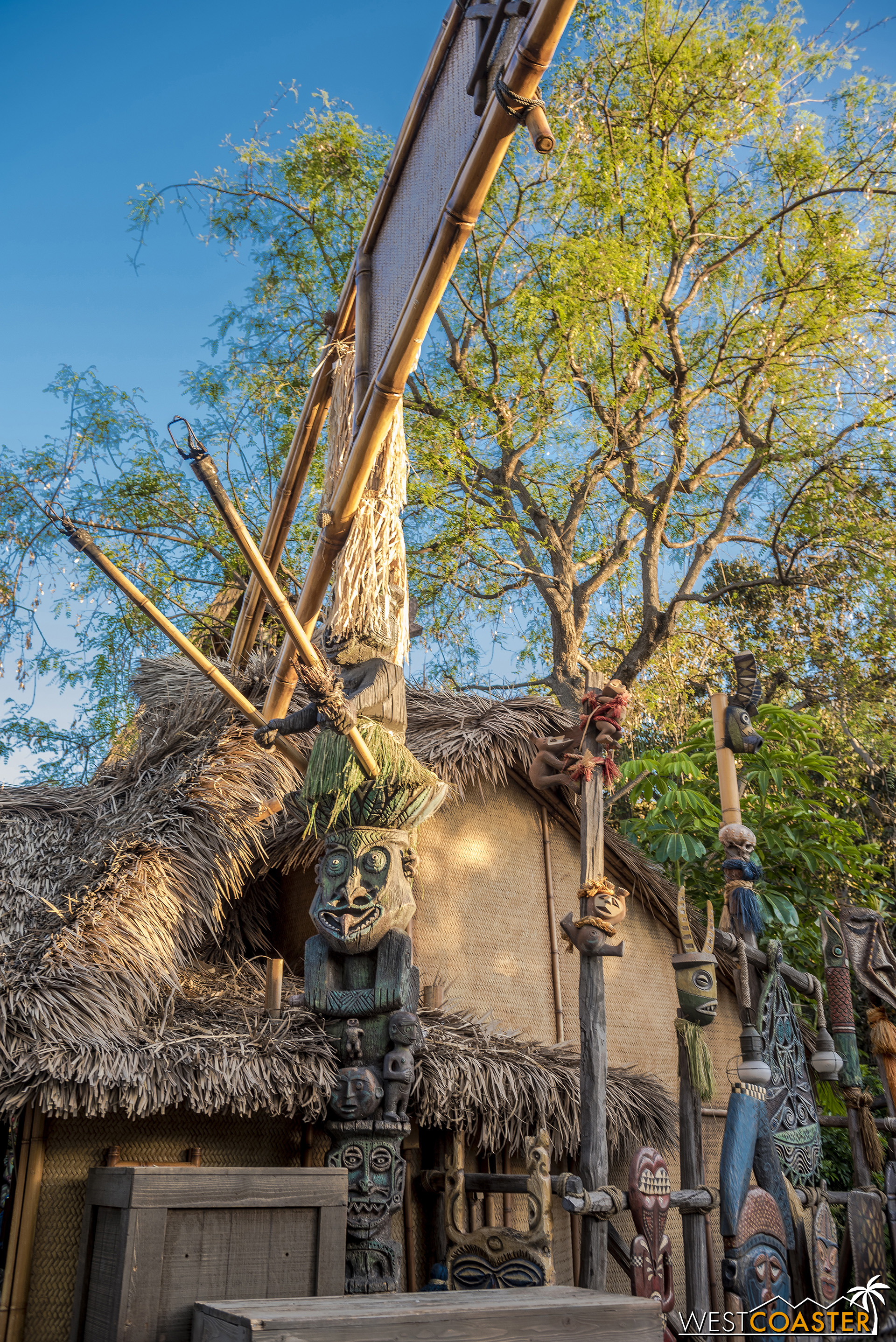  The sign post is integrated into the tiki statues on the Tiki Room side. 