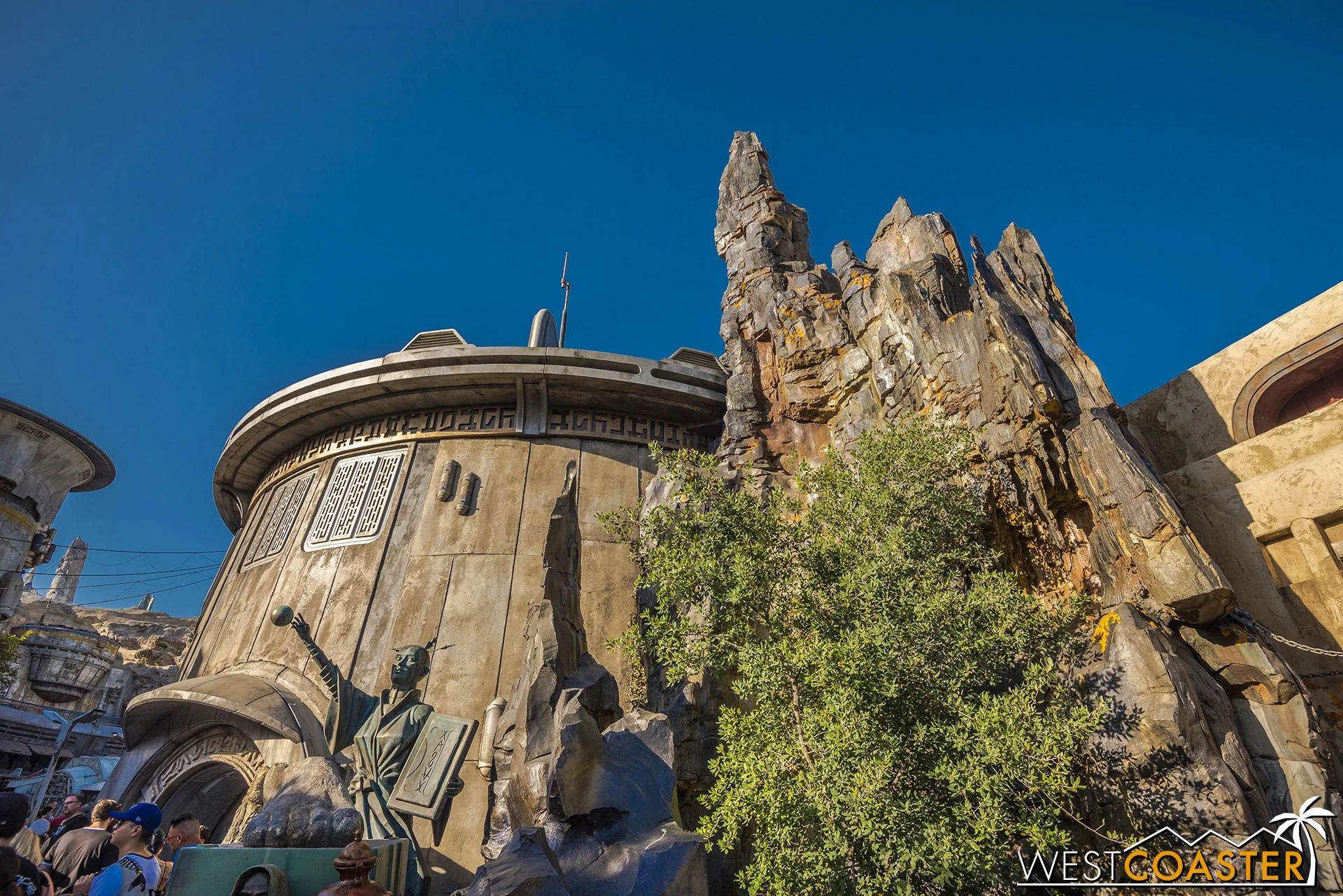 Welcome to Dok-Ondar’s Den of Antiquities.