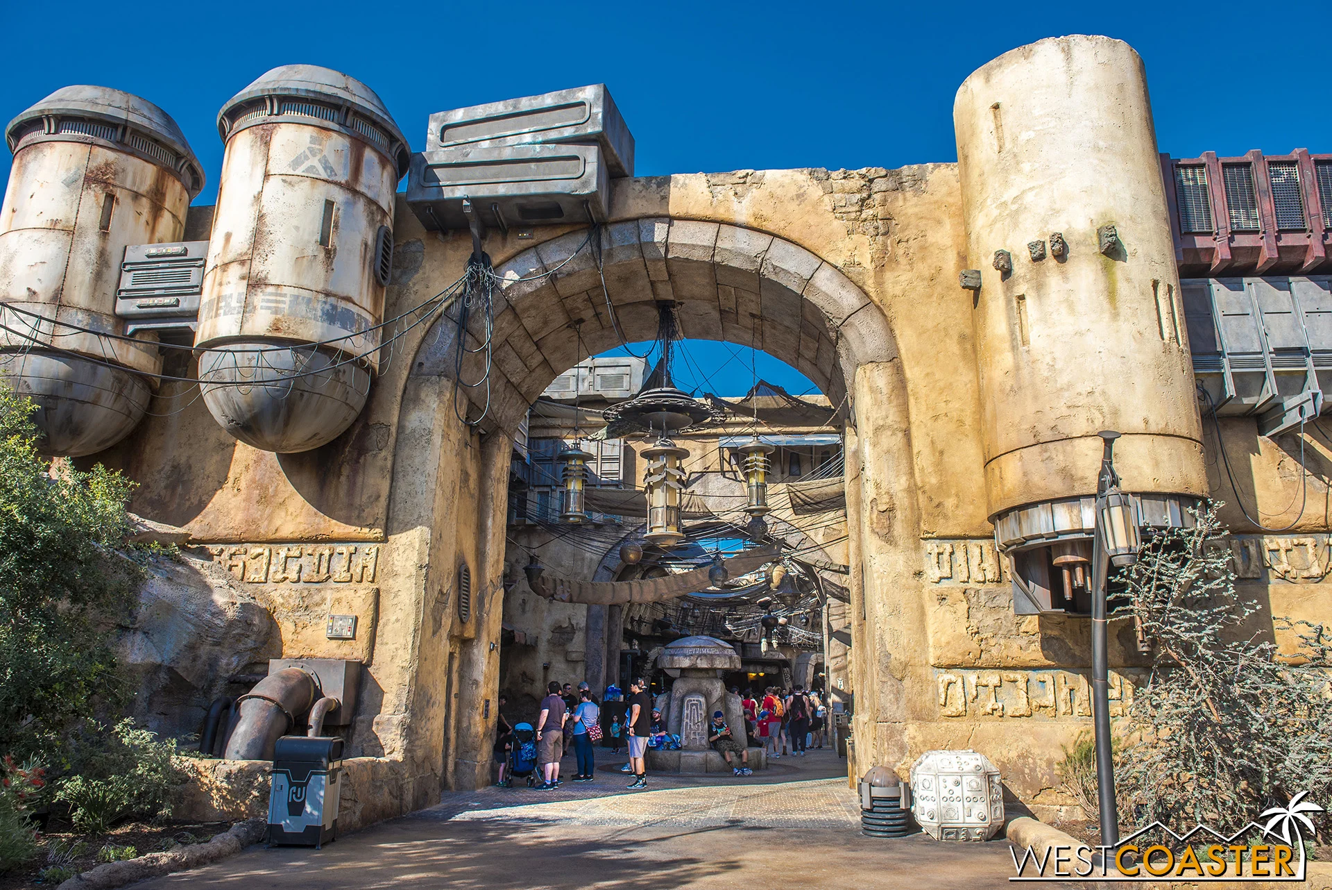 The entrance into the Black Spire Market.