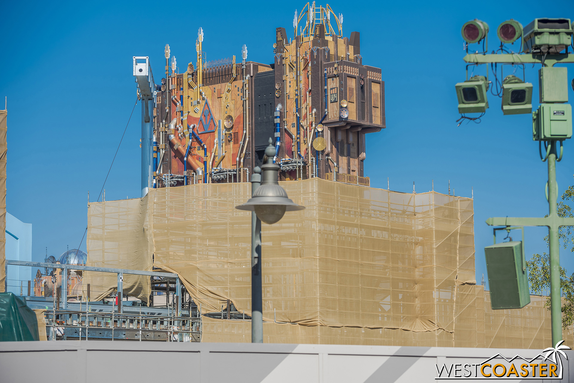  No, they’re not surrounding the Guardians tower with scaffolding and tarps.  This is what ya call an optical illusion! 