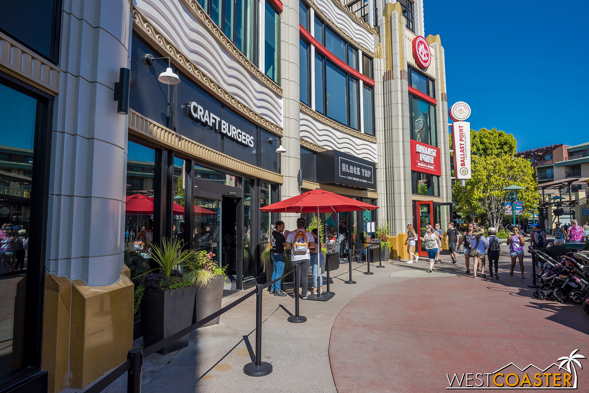  Oh man, it must be dead at the Resort if there’s no outside like at Black Tap anymore!!! (Or this photo was taken before 5:00, so it would be in the lull between meal periods…) 