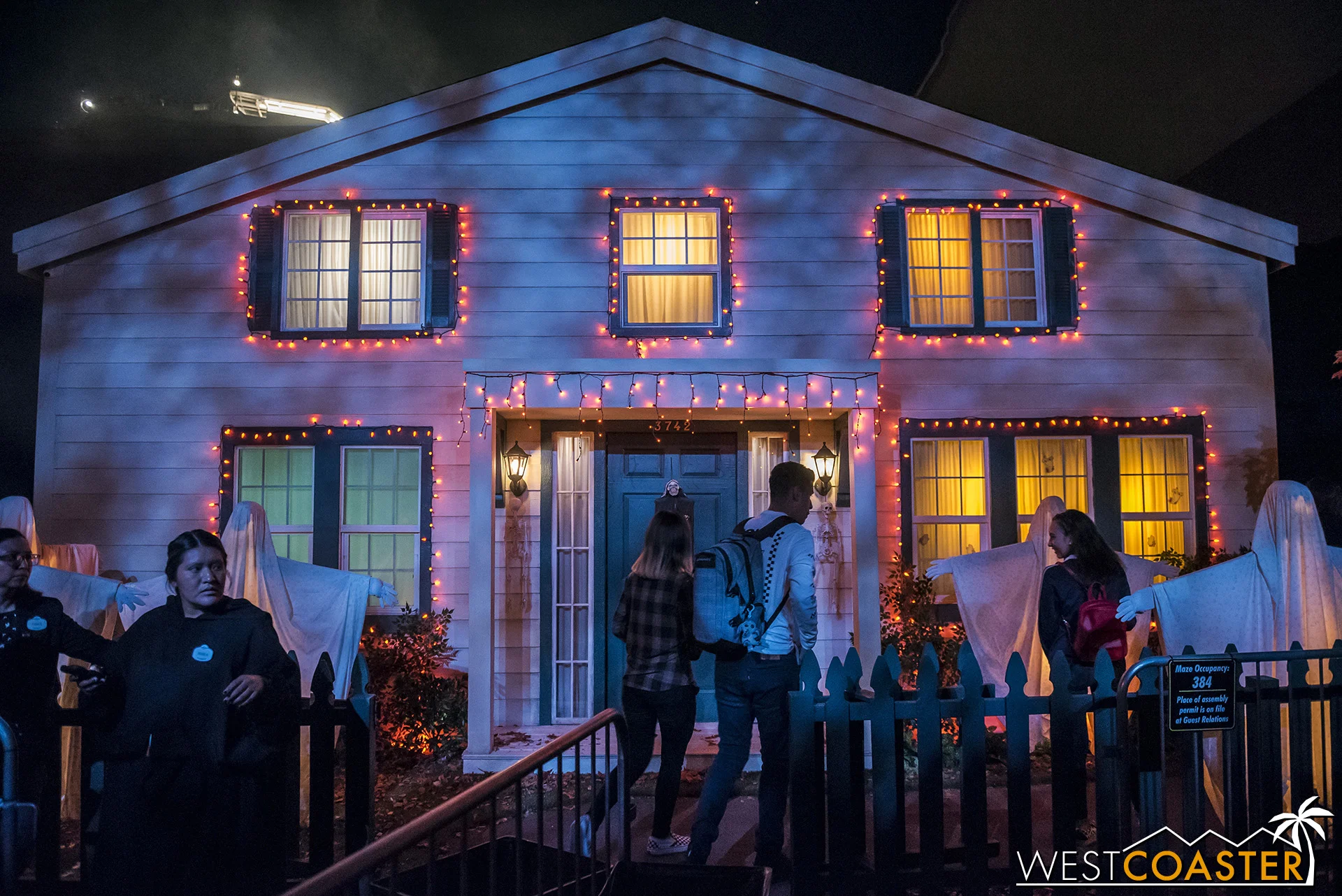 Welcome to Emma and Henry’s House, where the first grisly killing takes place at the beginning of the movie.