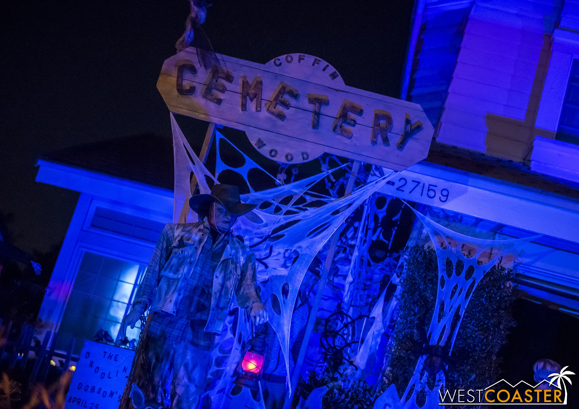 Coffinwood Cemetery is one of those rare hybrid haunts that is part yard display, part walk-through, and all stunning theming!