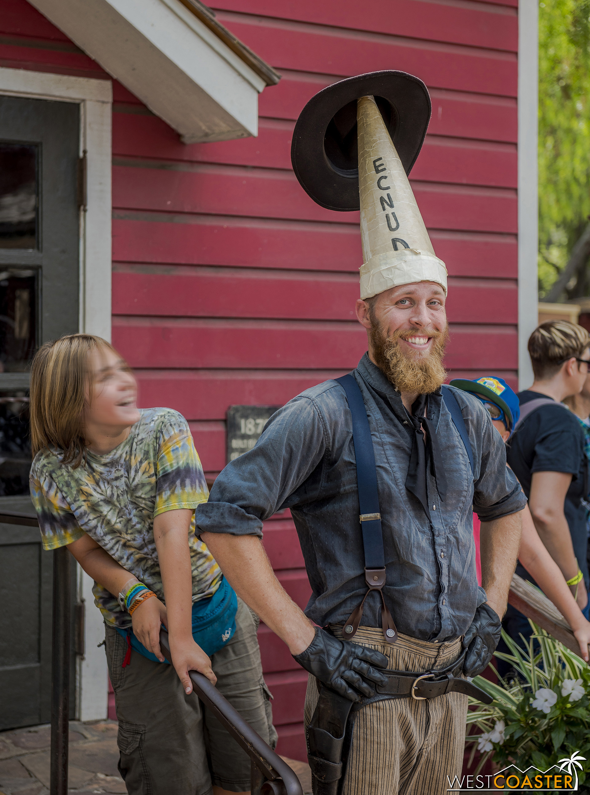  To prove it, Fluke demonstrates how to make do with his old hat and his new hat. 