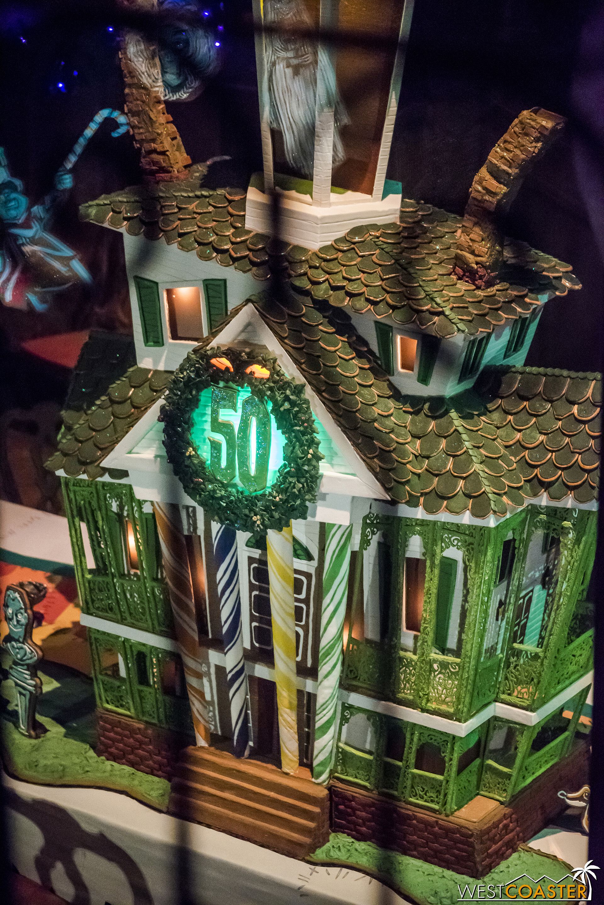  And here it is, the Haunted Mansion gingerbread house! 