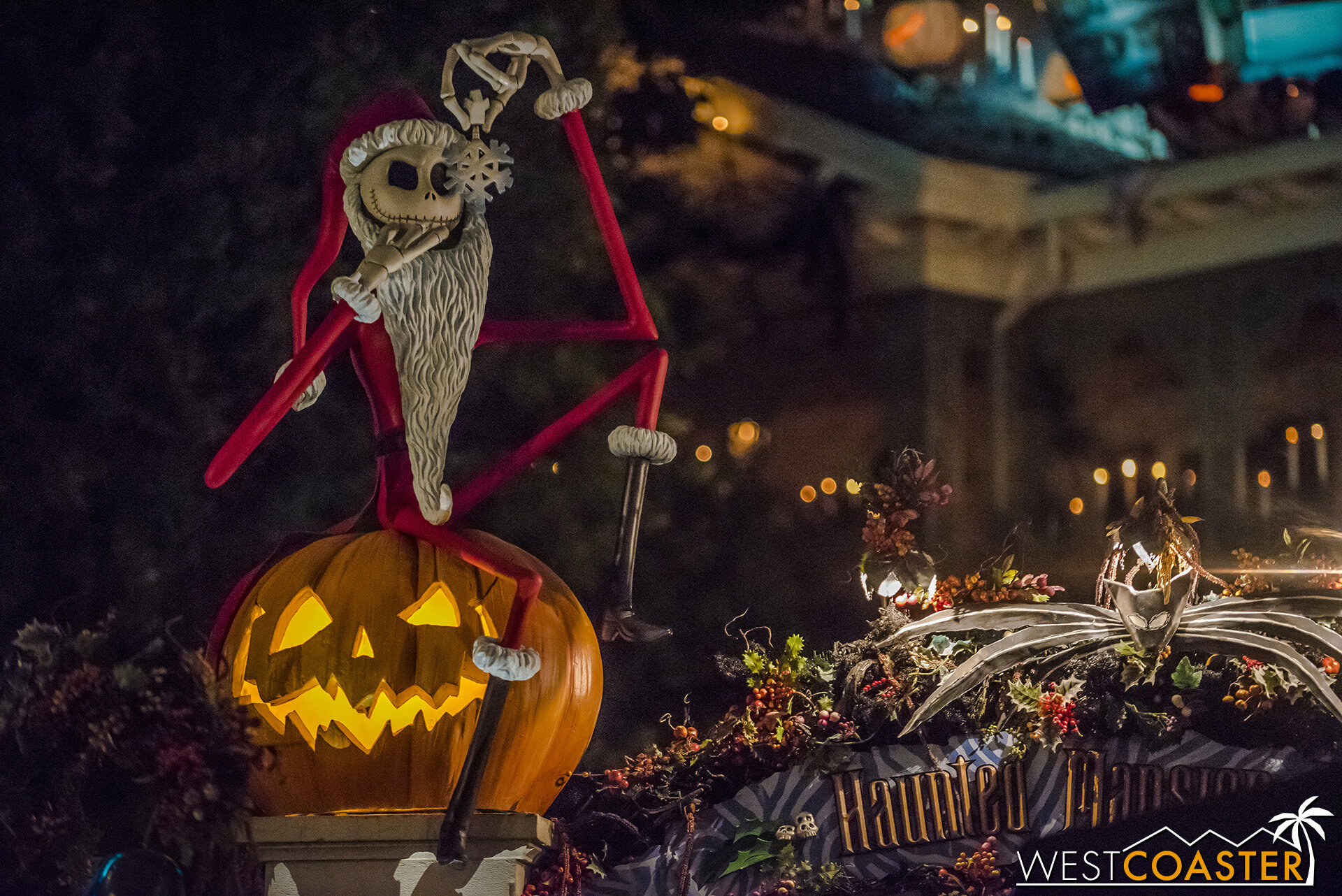  Of course, Haunted Mansion is all Holiday’d up. 