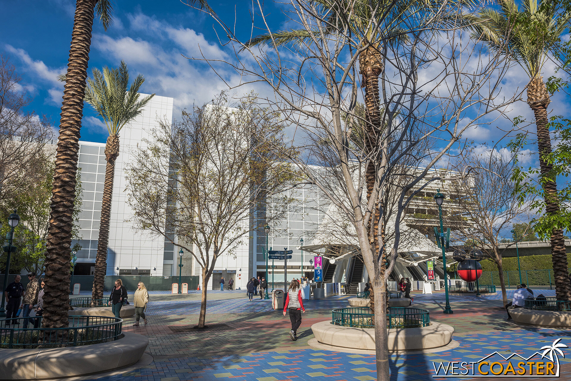  Wider view of the plaza… 