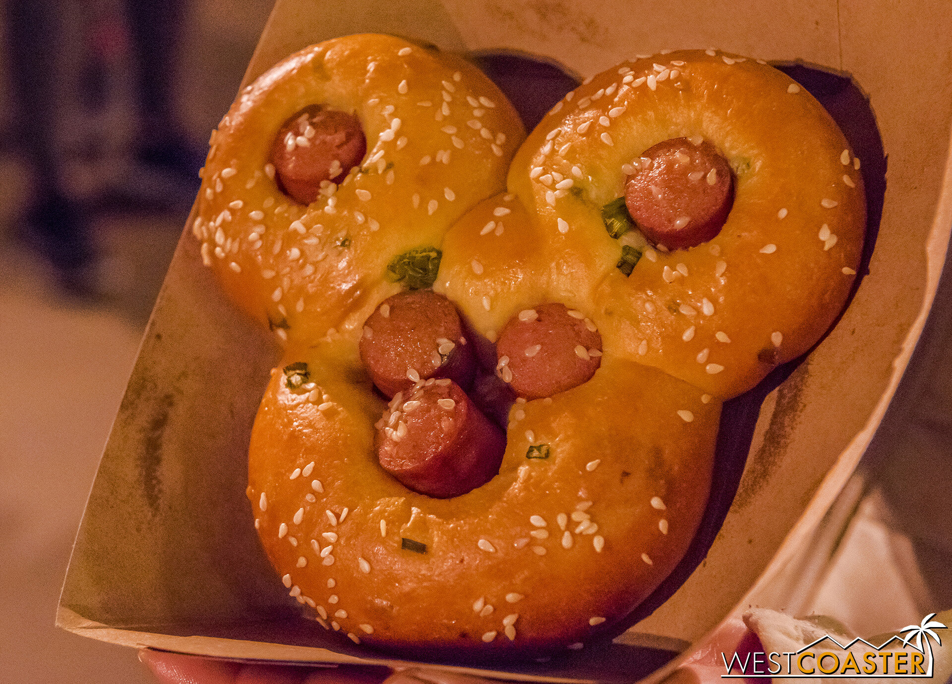  The Mickey Mouse Chinese Hot Dog Bun is nice and photogenic, but apparently not tasty—at least according to Tom Bricker of   Disney Tourist Blog   when I ran into him. 