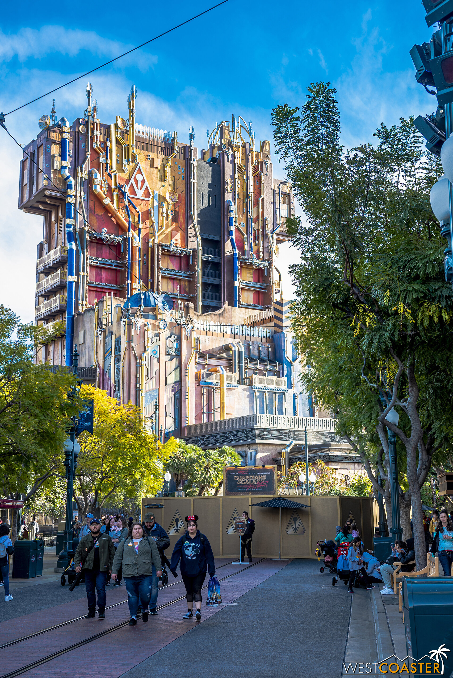  They’re still doing pavement work over here in front of Guardians of the Galaxy too. 